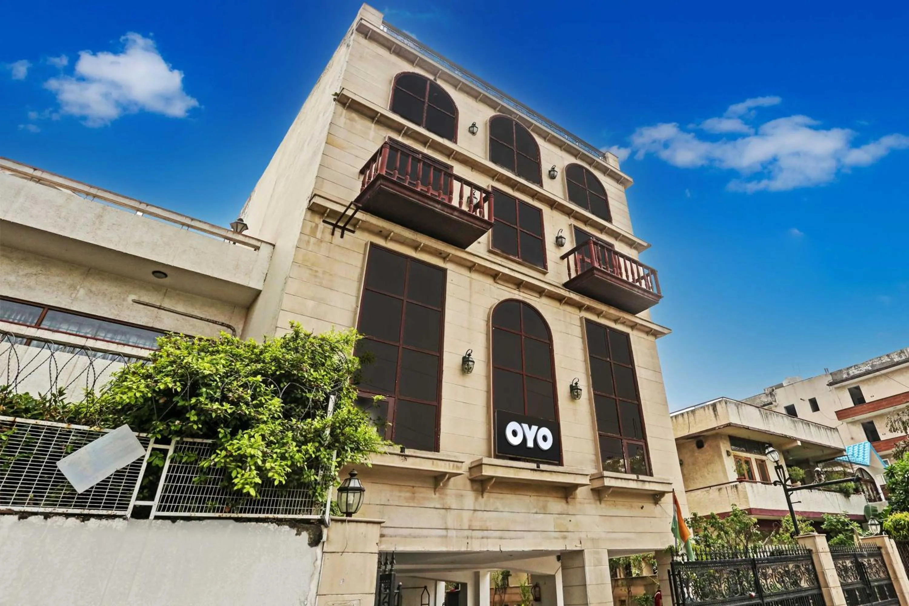 Facade/entrance in Townhouse The Royce New Friends Colony