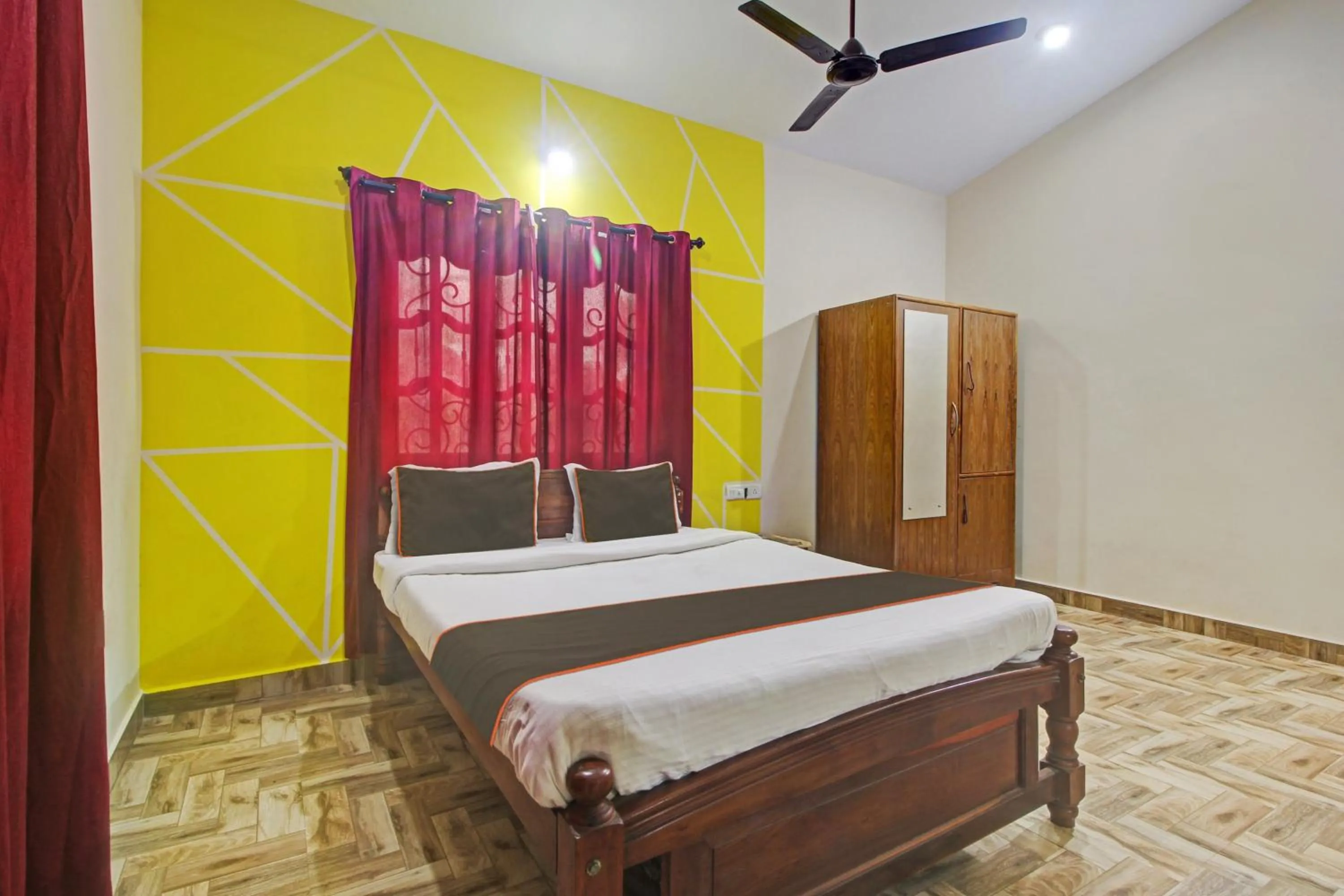 Bedroom, Bed in Hotel O Ferns Guest House