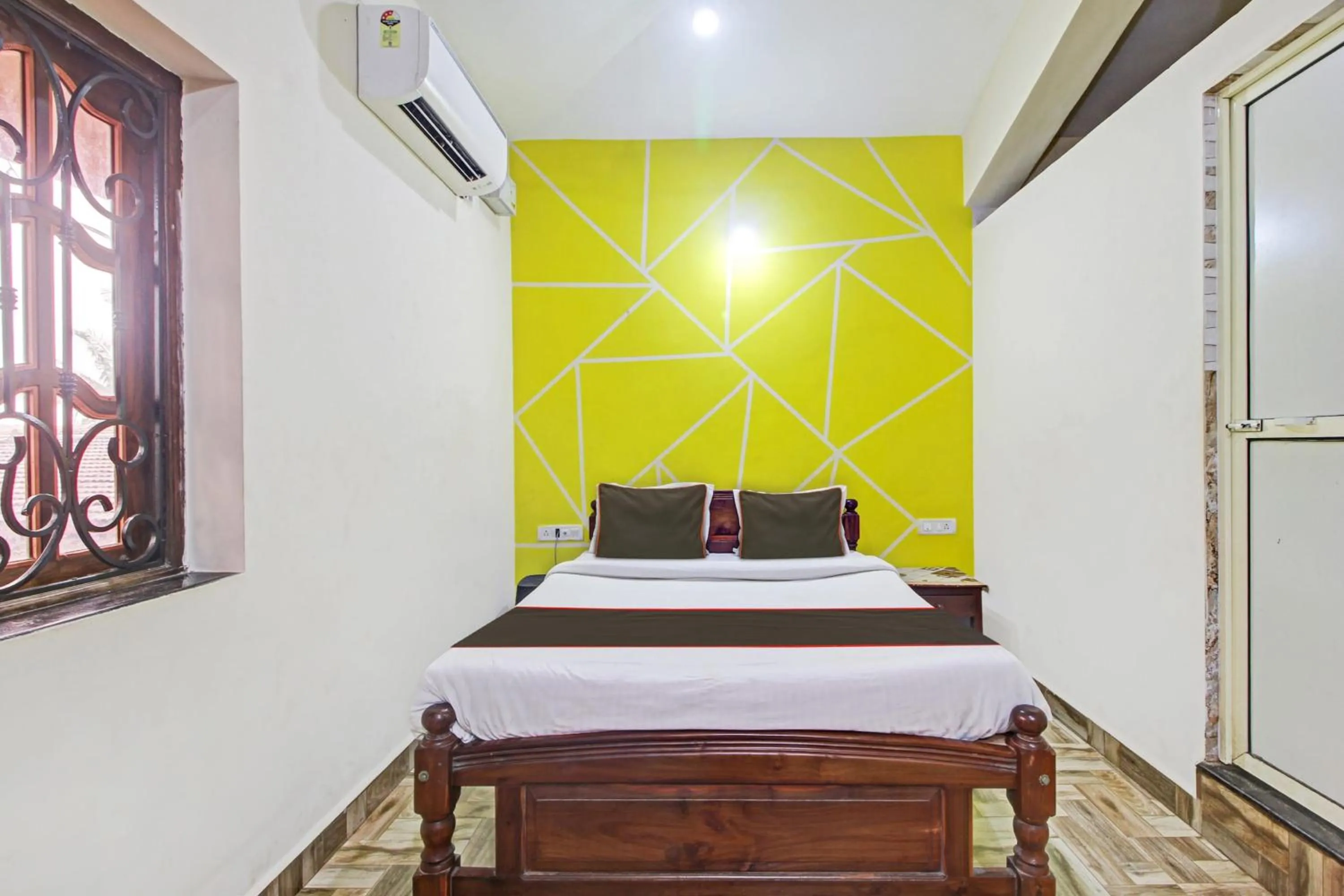 Bedroom, Bed in Hotel O Ferns Guest House