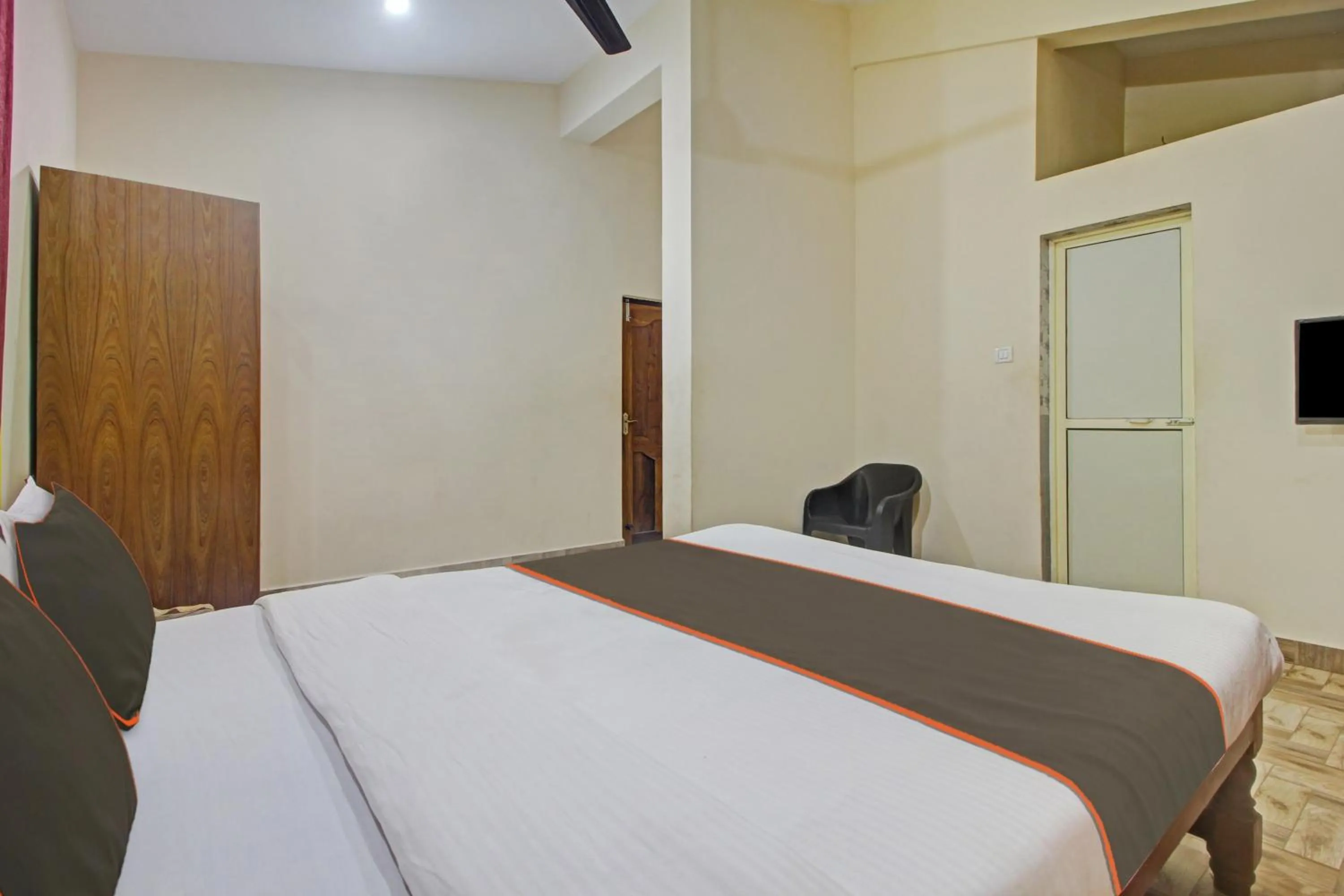 Bedroom, Bed in Hotel O Ferns Guest House