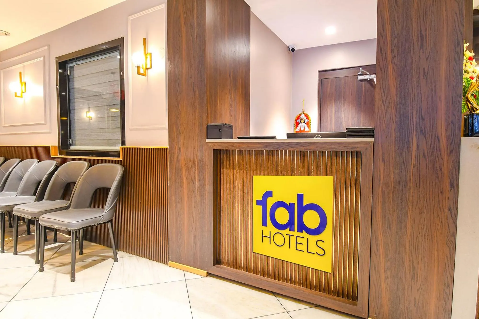 Lobby or reception in FabHotel Kitchen Q Inn - Belaghata