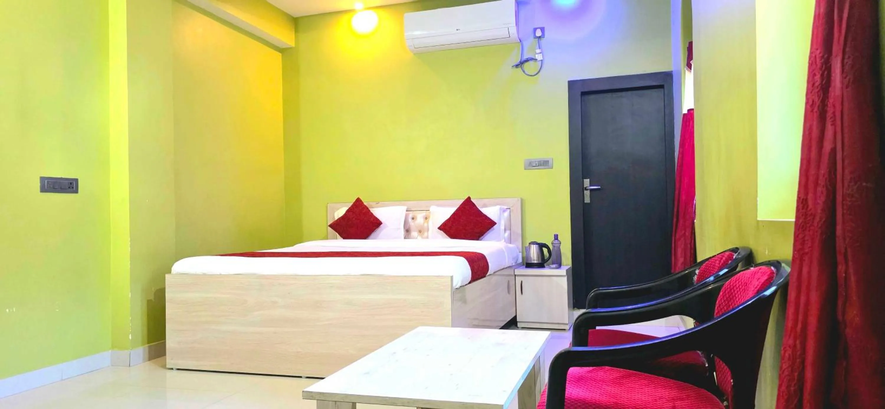 Bedroom in FabExpress JT Complex