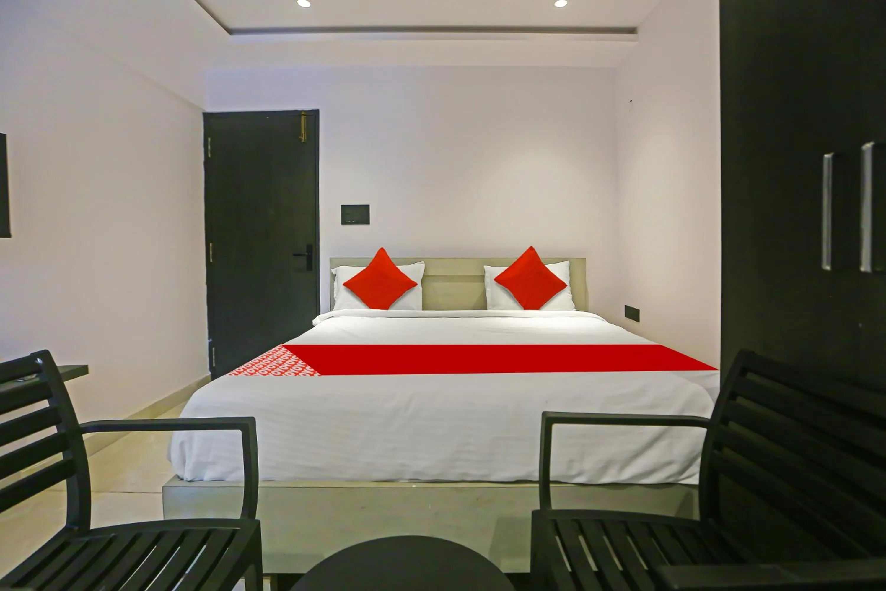 Bedroom, Bed in Super Hotel O Botcha Convection