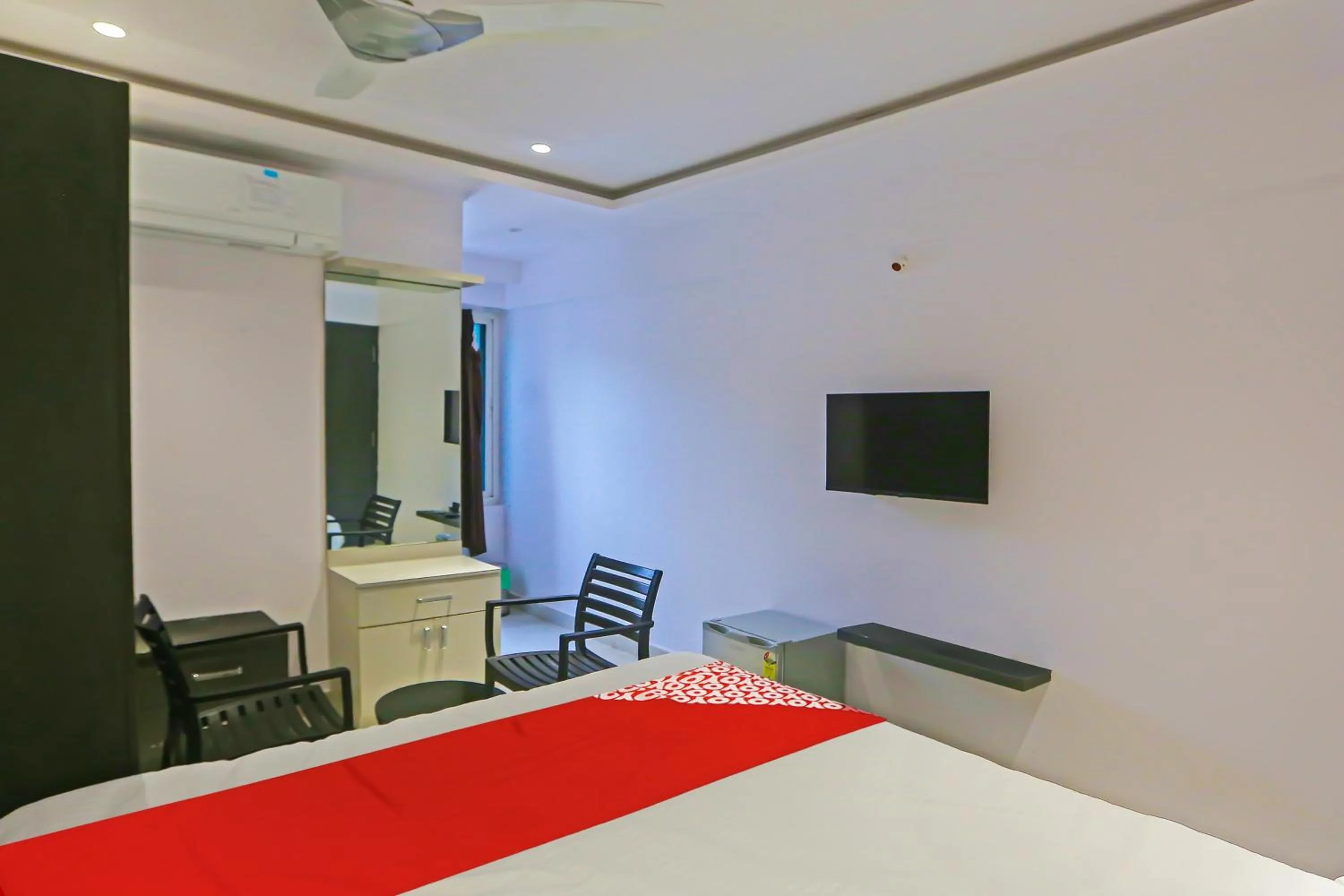 Bedroom, Bed in Super Hotel O Botcha Convection