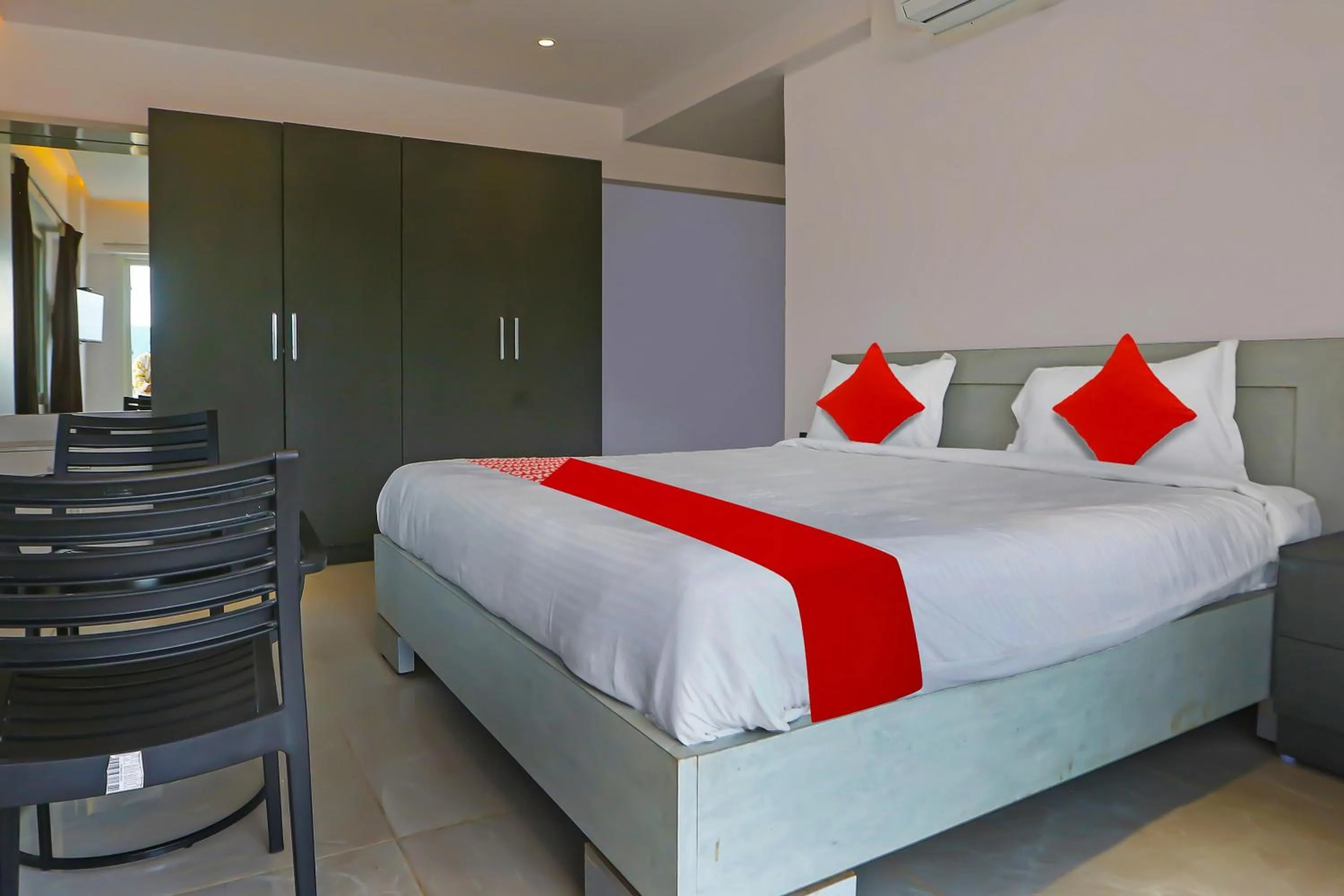 Bedroom, Bed in Super Hotel O Botcha Convection