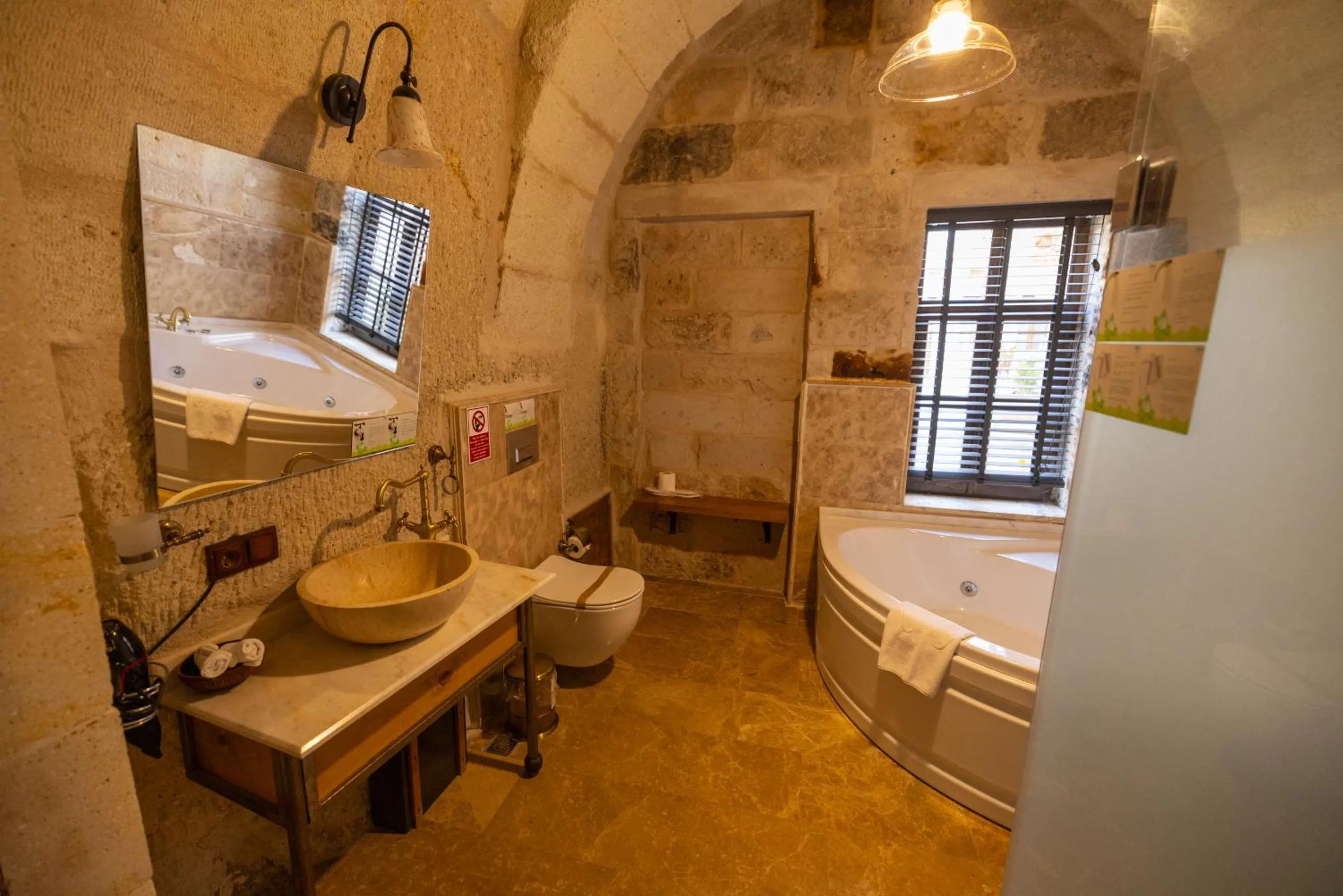 Bathroom in Peruna Cave