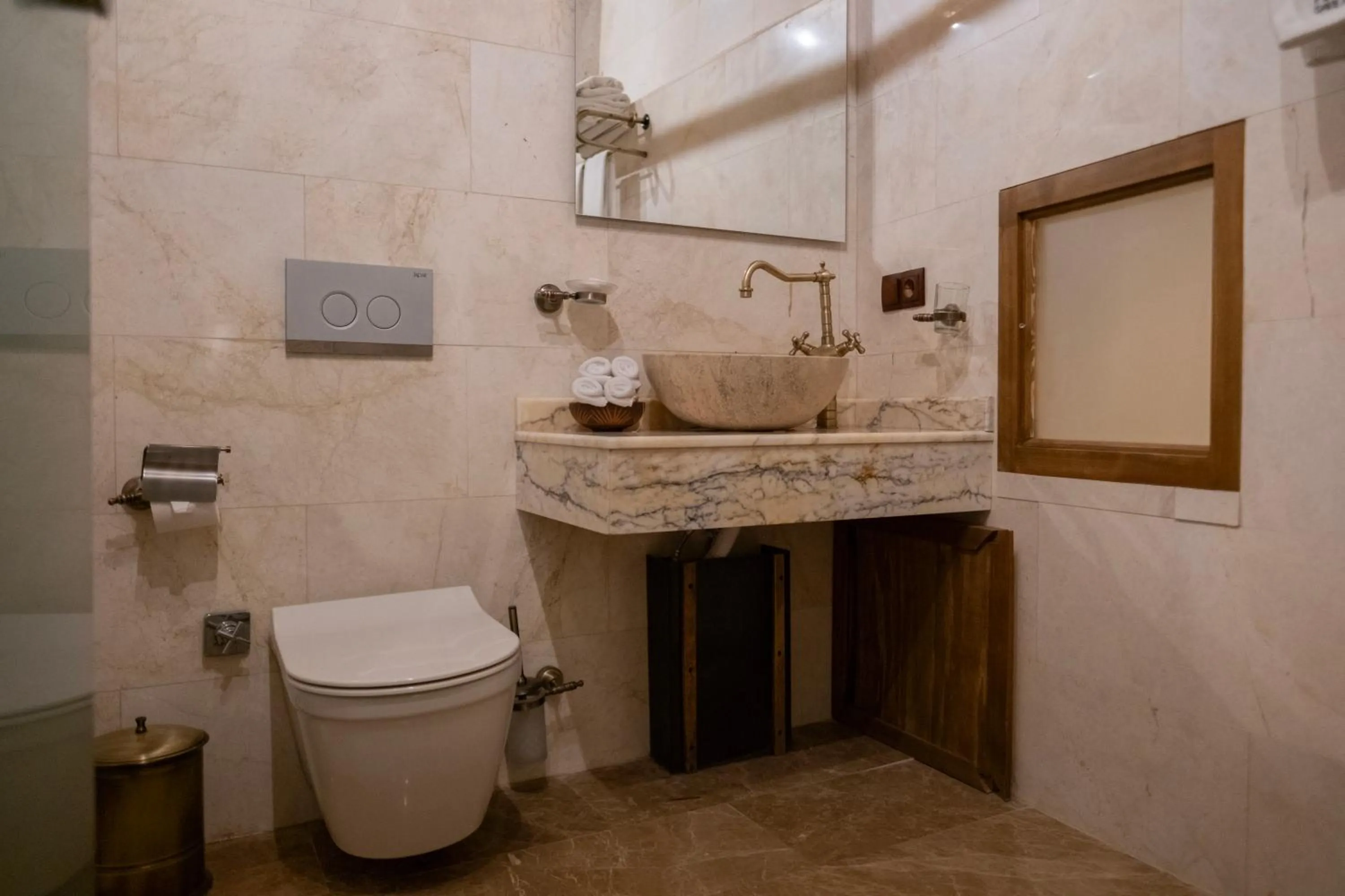 Bathroom in Peruna Cave