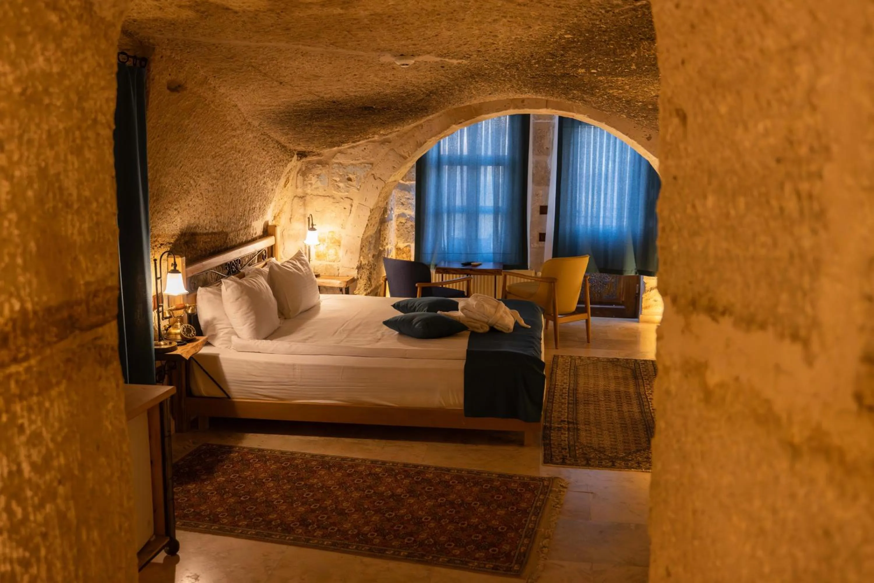 Photo of the whole room, Bed in Peruna Cave