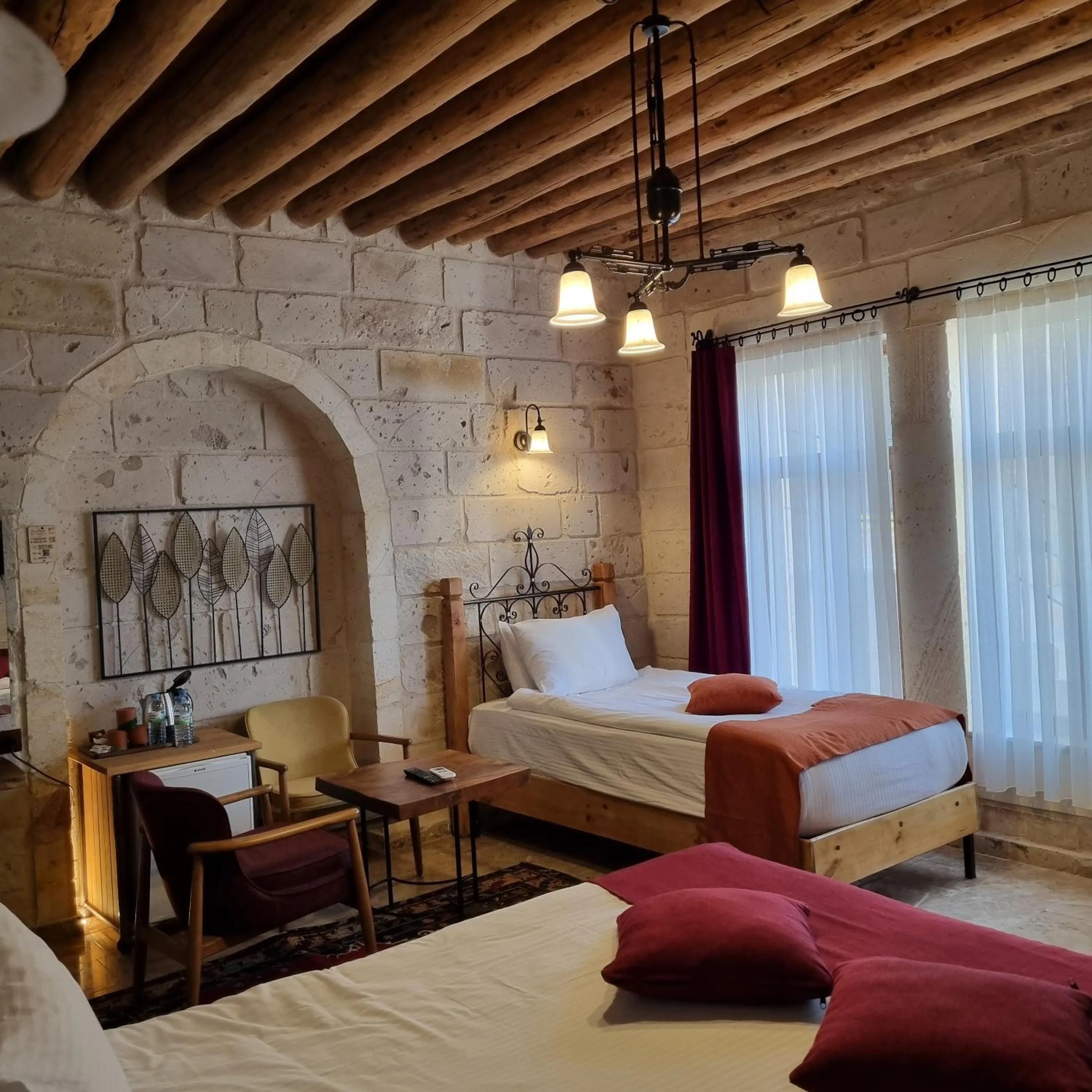 Photo of the whole room, Bed in Peruna Cave