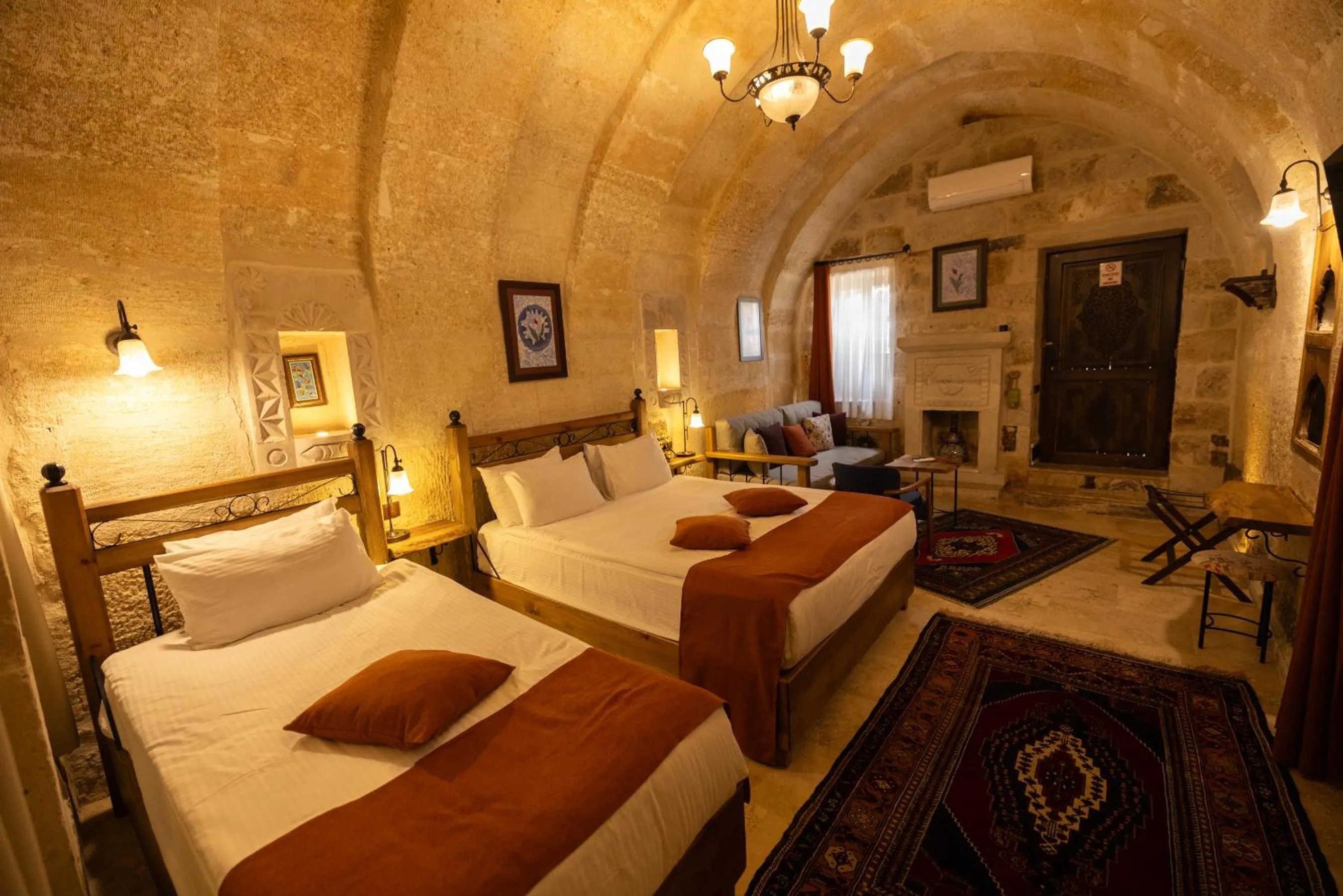 Bird's eye view, Bed in Peruna Cave