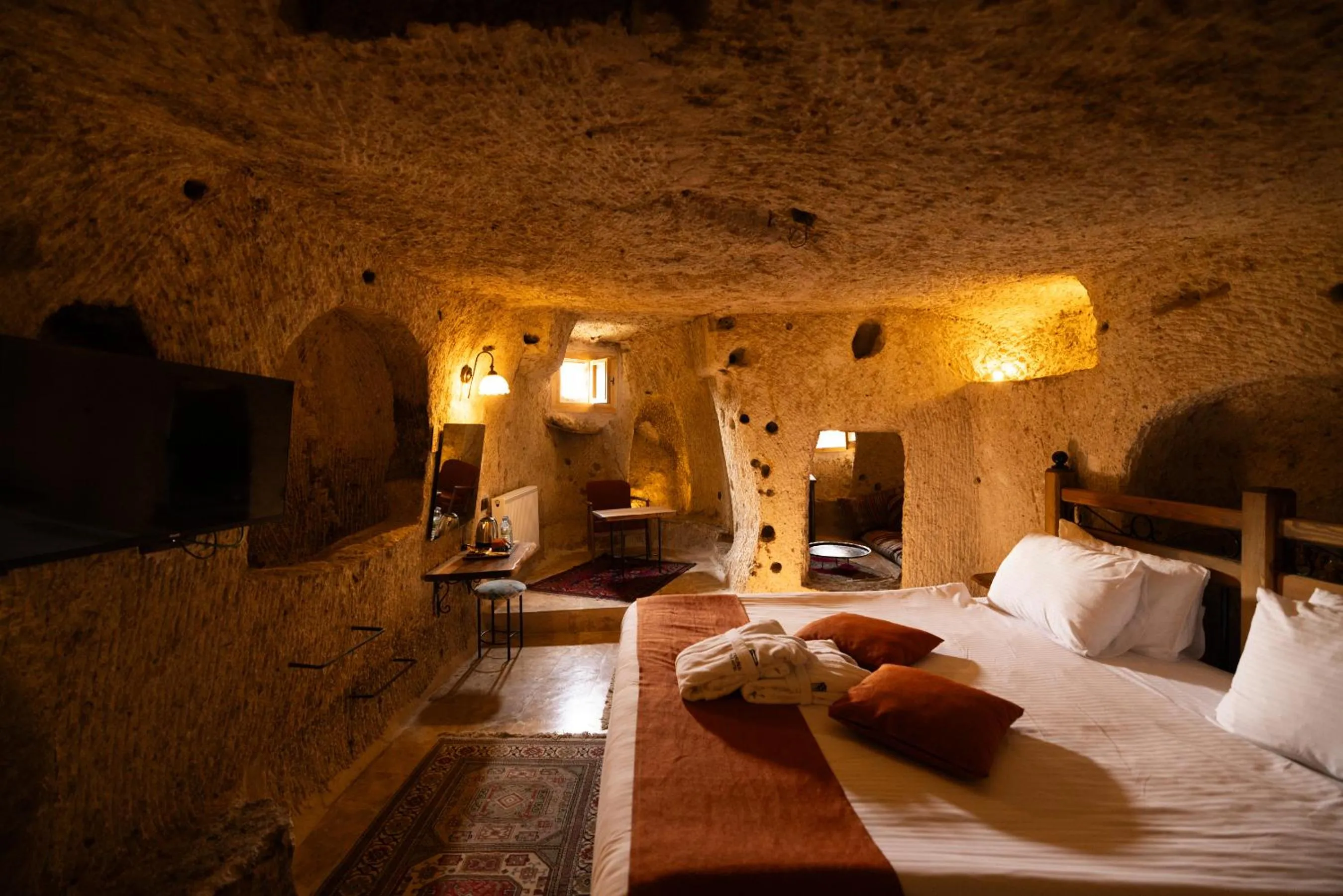 Bird's eye view, Bed in Peruna Cave