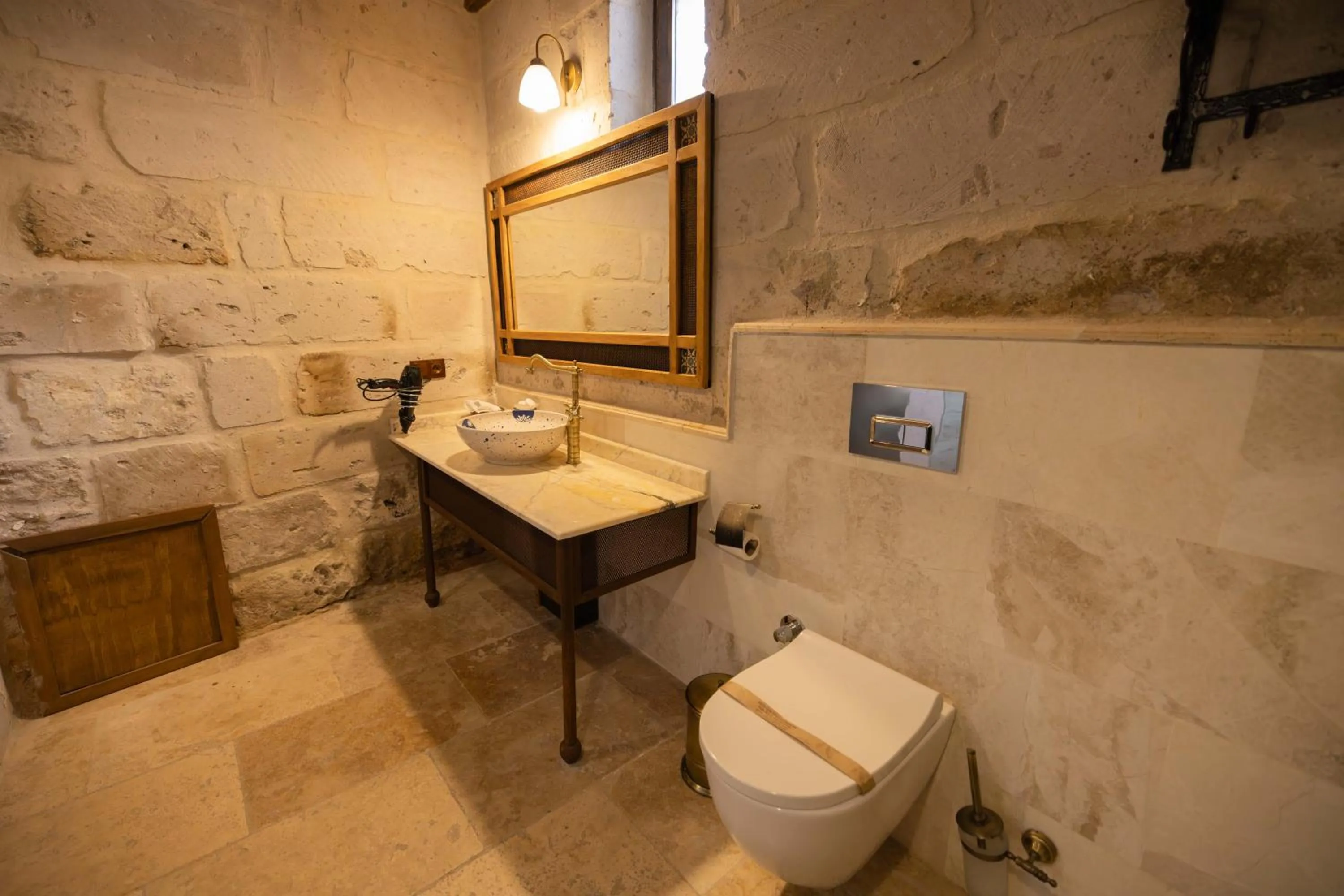 Bathroom in Peruna Cave