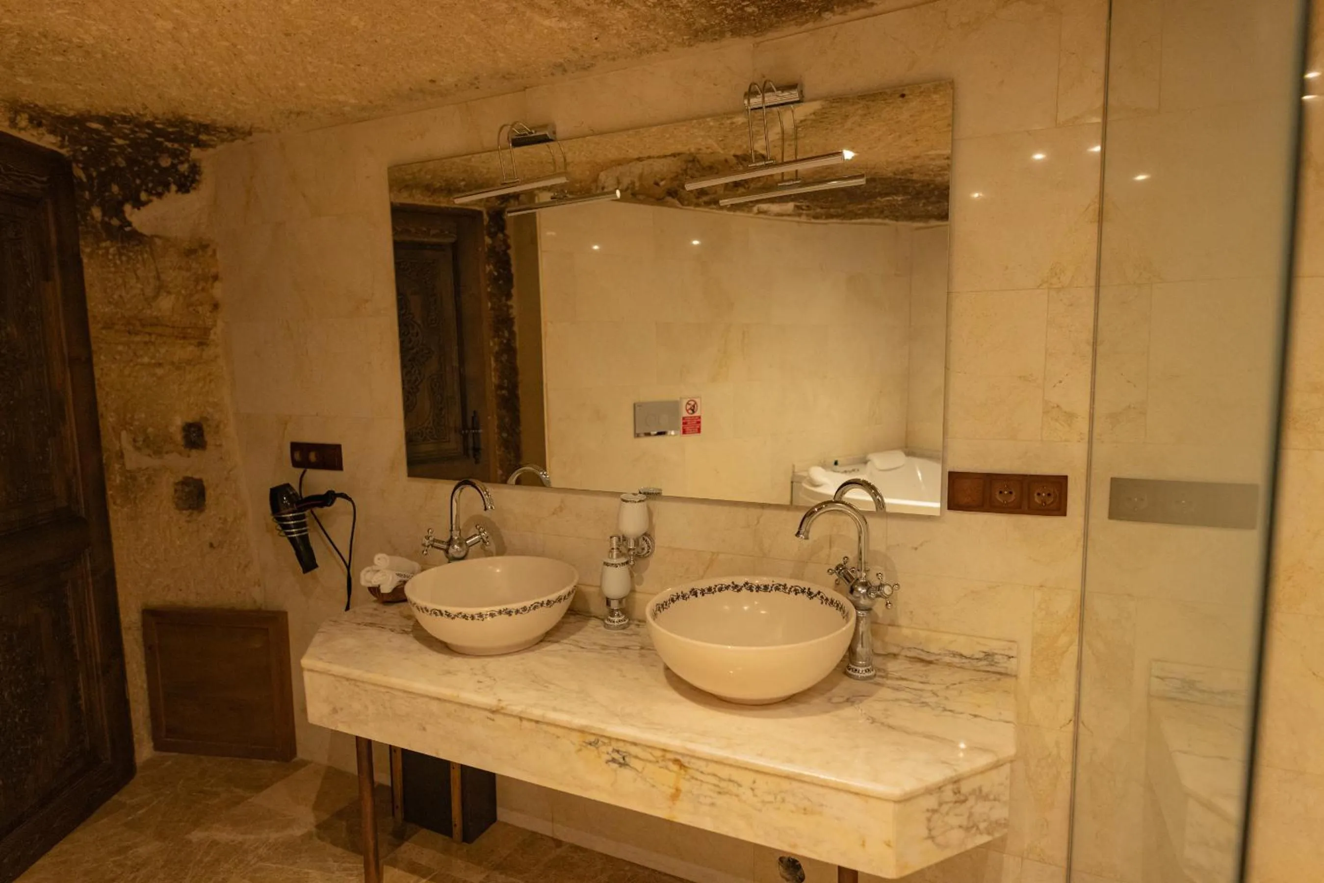 Bathroom in Peruna Cave