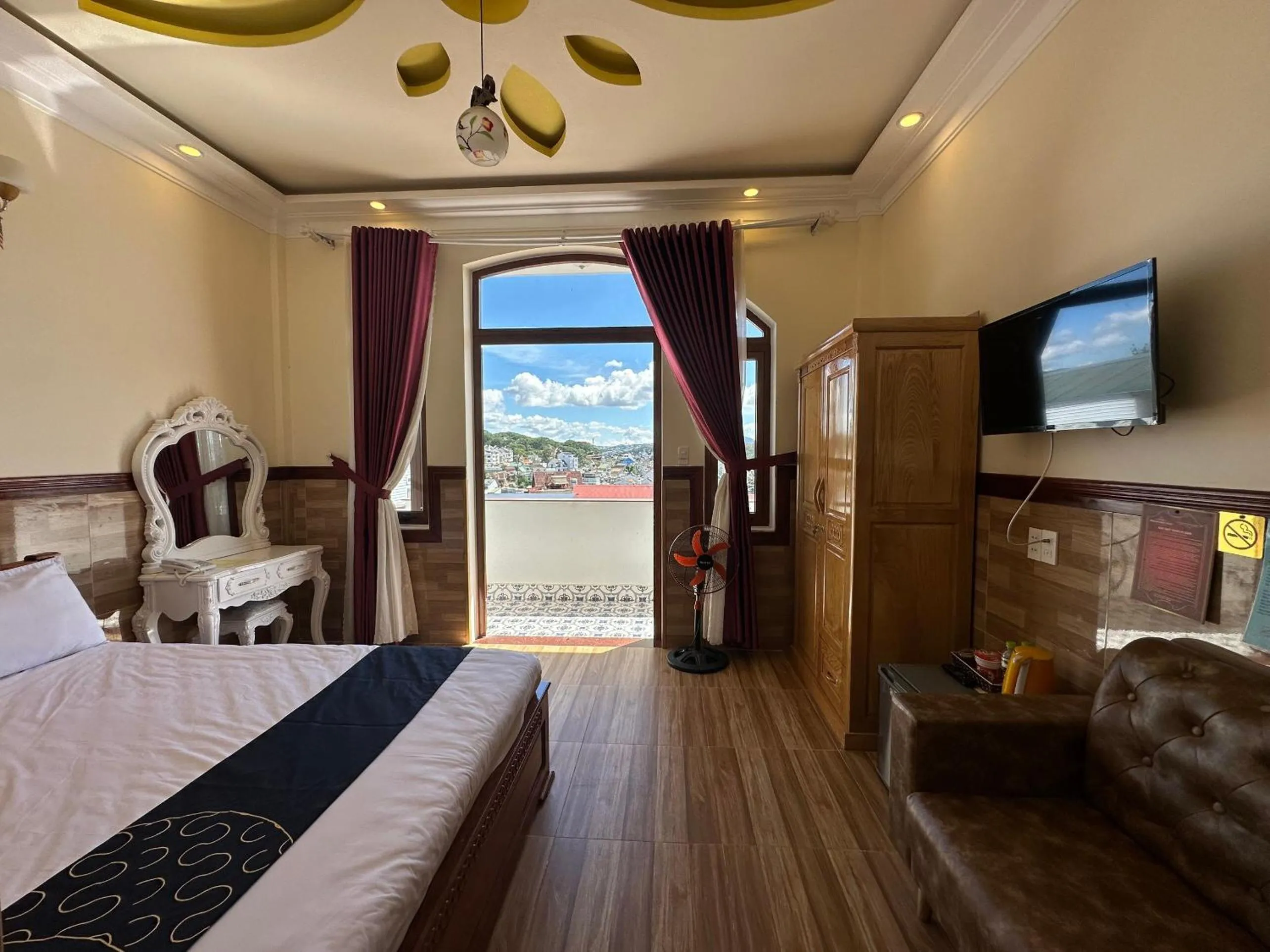 Bedroom, Bed in Capital O 1198 Dinh Loan Hotel