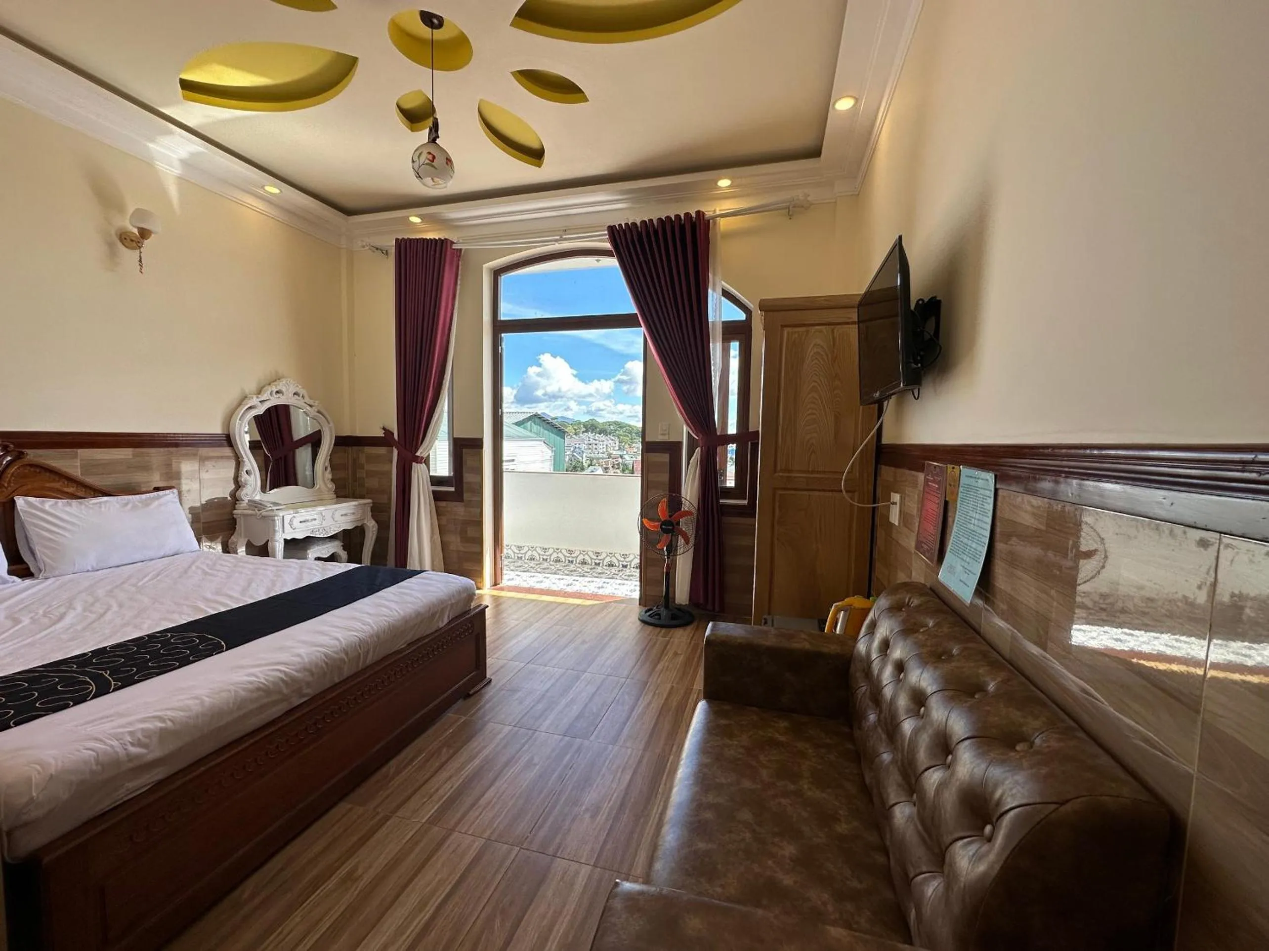 Bedroom, Bed in Capital O 1198 Dinh Loan Hotel