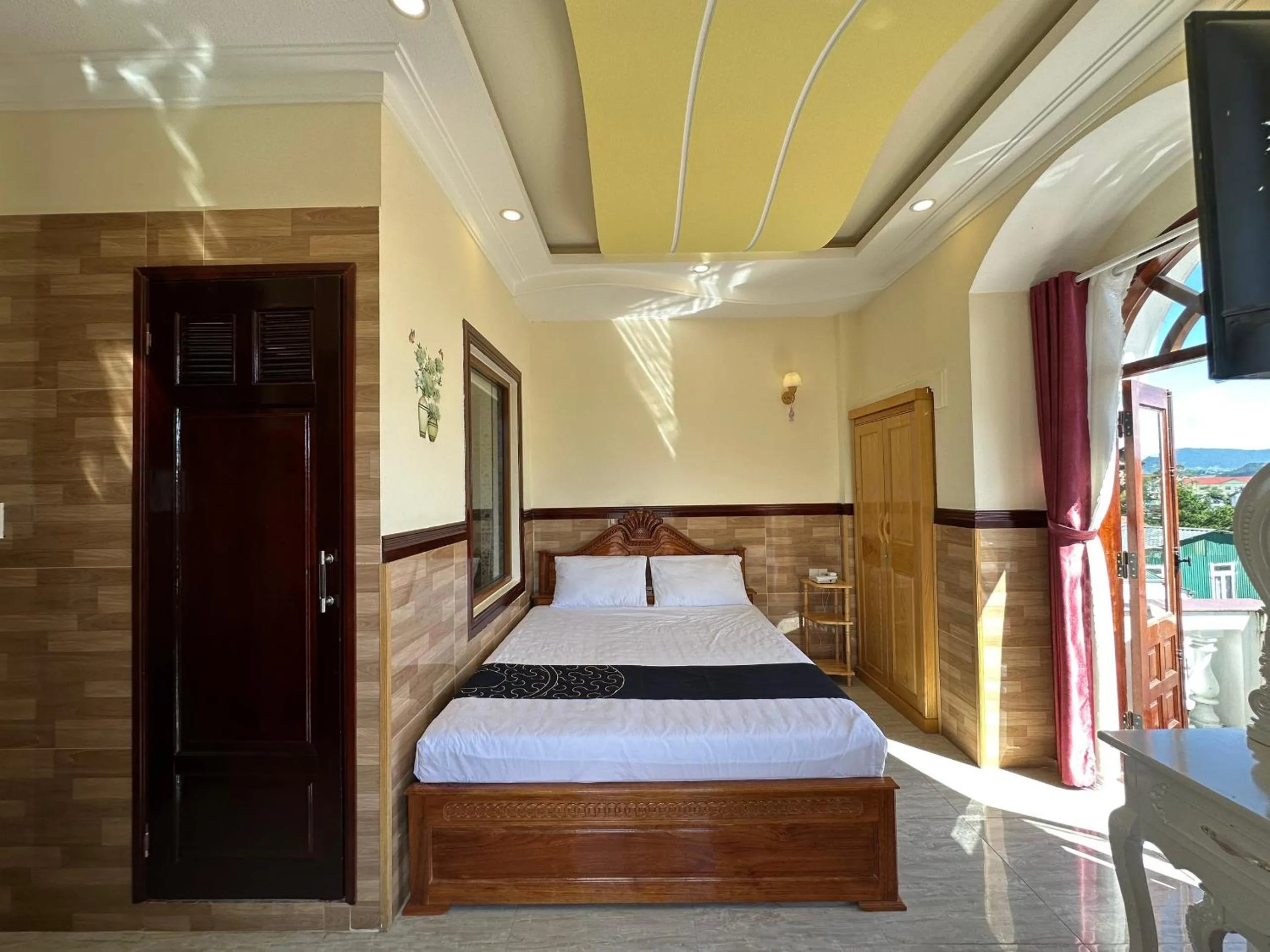 Bedroom, Bed in Capital O 1198 Dinh Loan Hotel