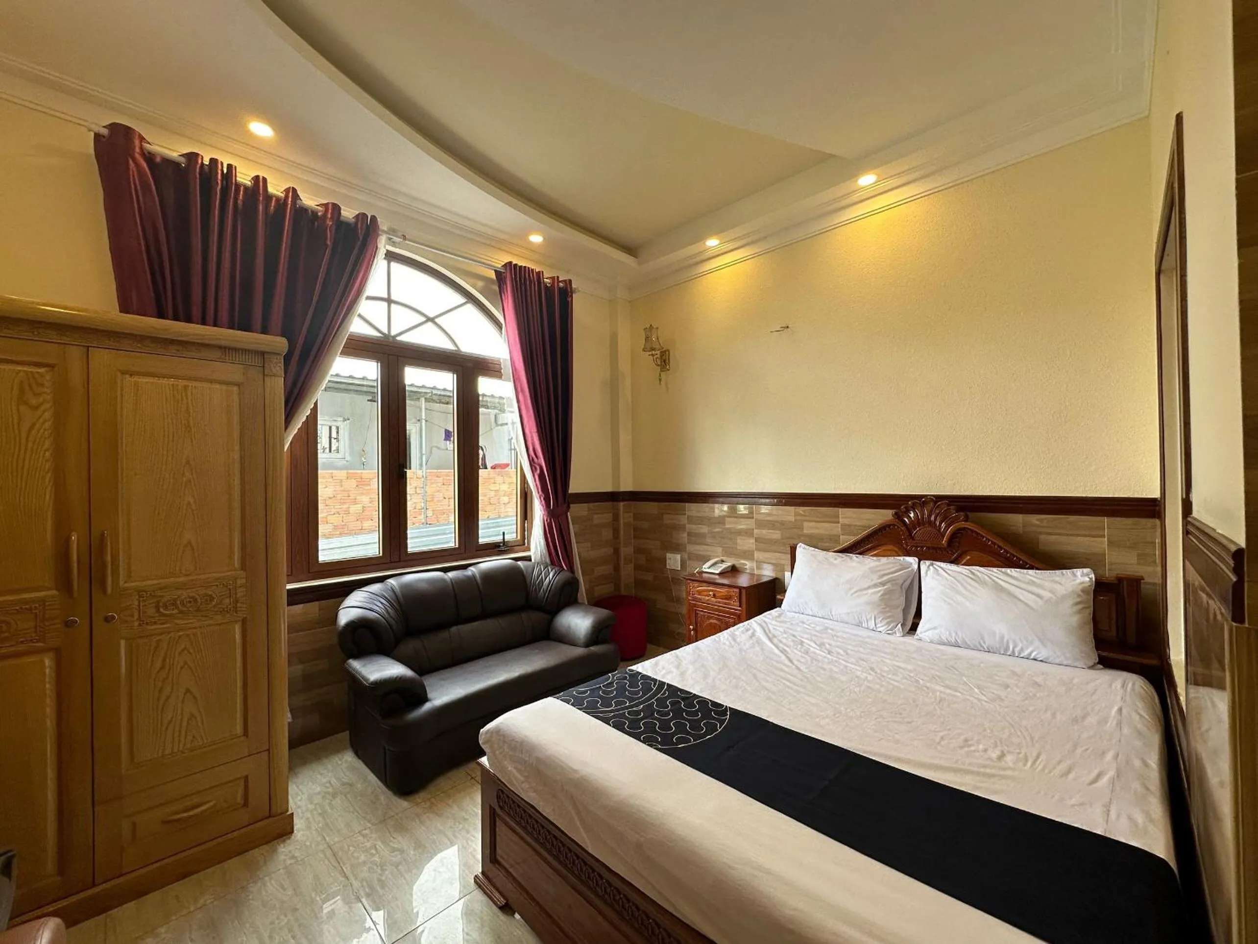 Bedroom, Bed in Capital O 1198 Dinh Loan Hotel