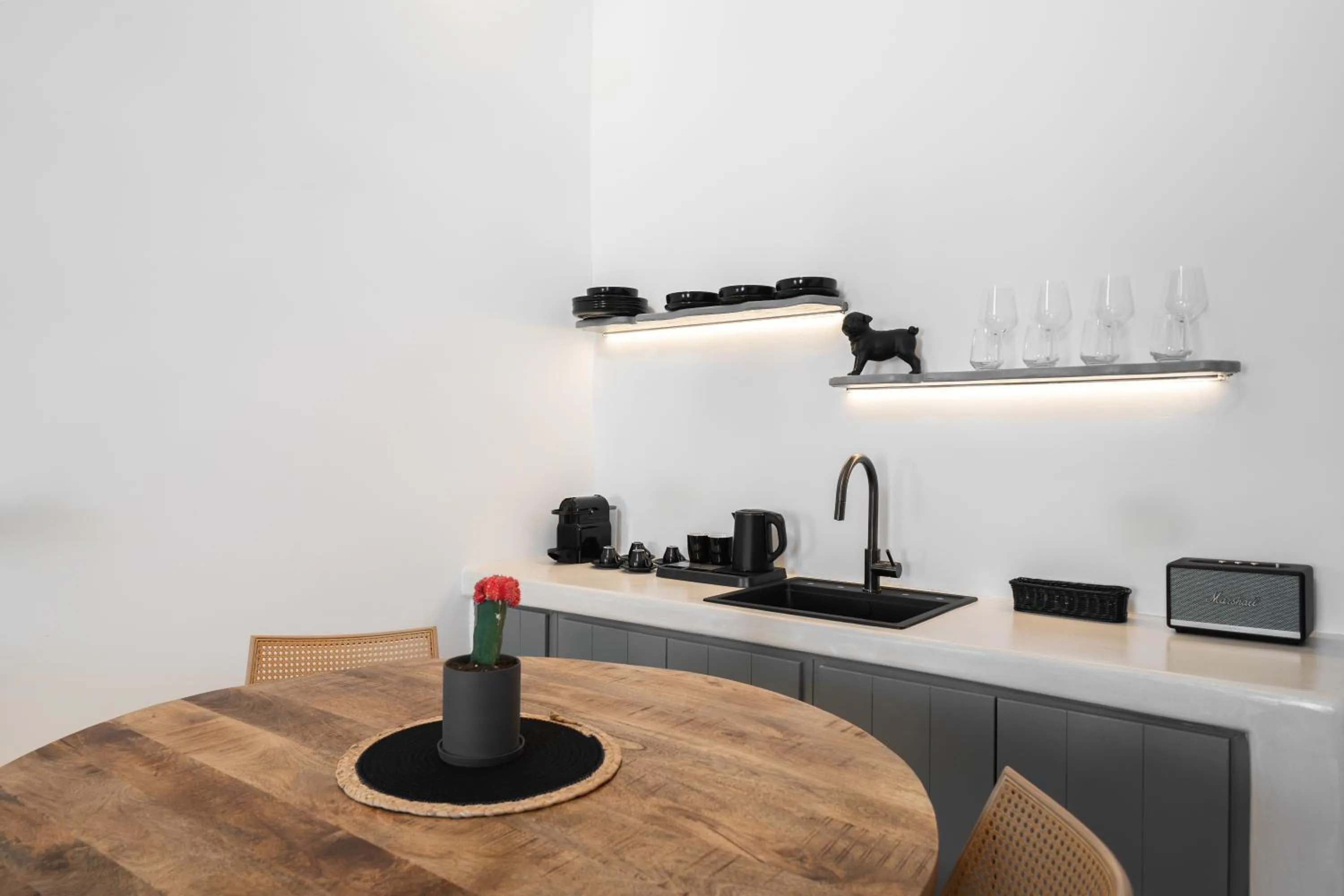 Coffee/tea facilities in Bligos Villas