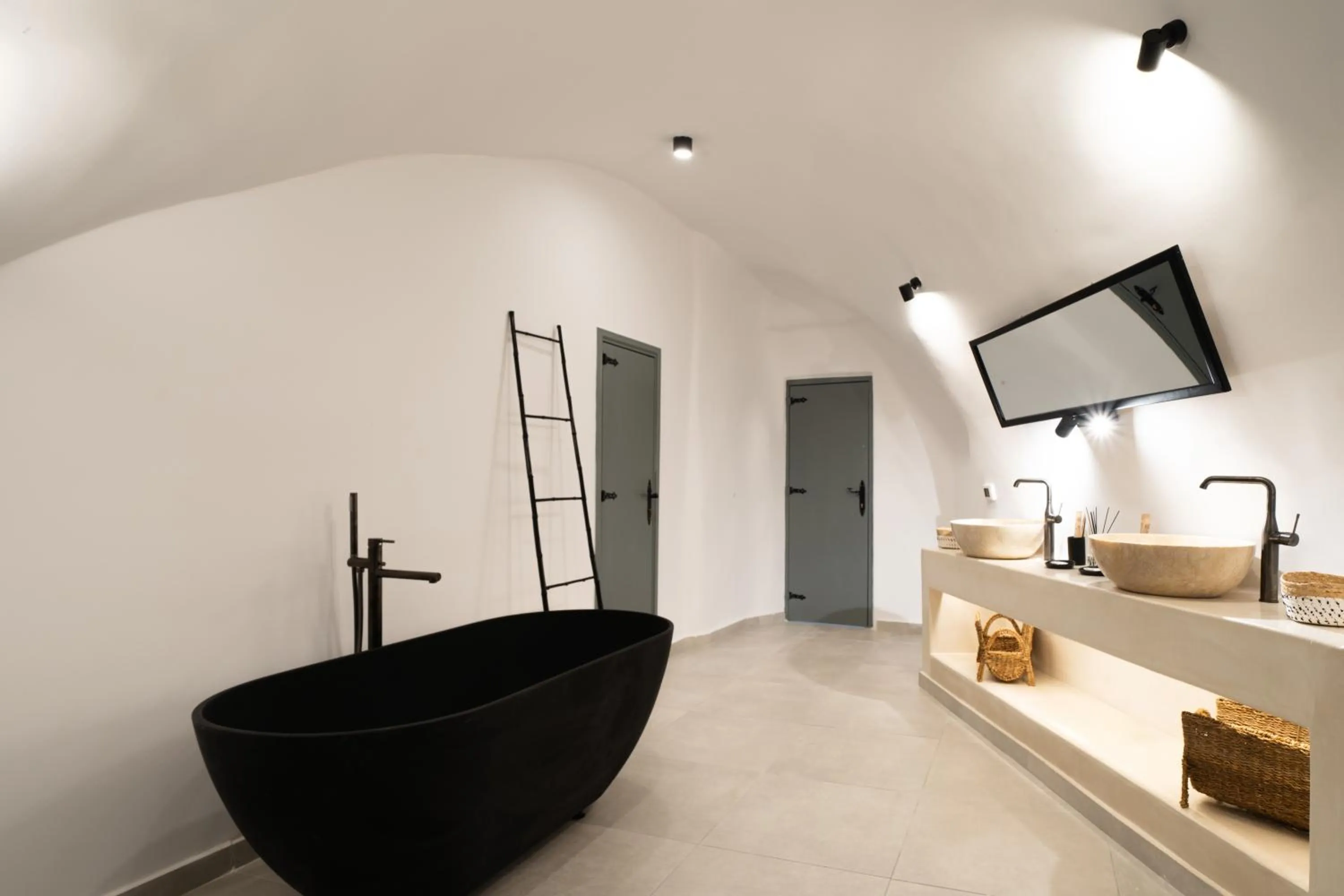 Bathroom, Bed in Bligos Villas