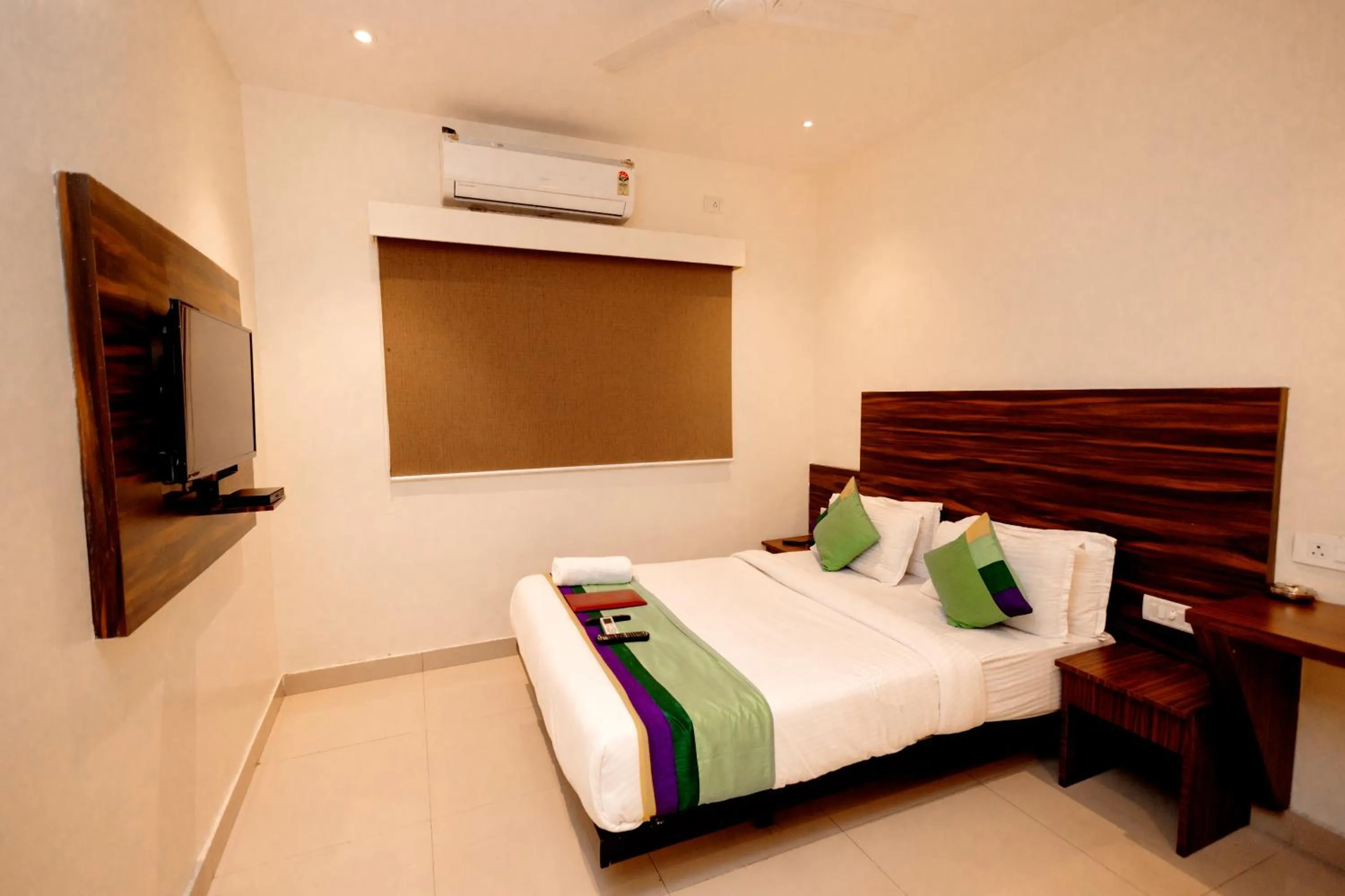 Bedroom in HOTEL GOLDEN TULIPZ