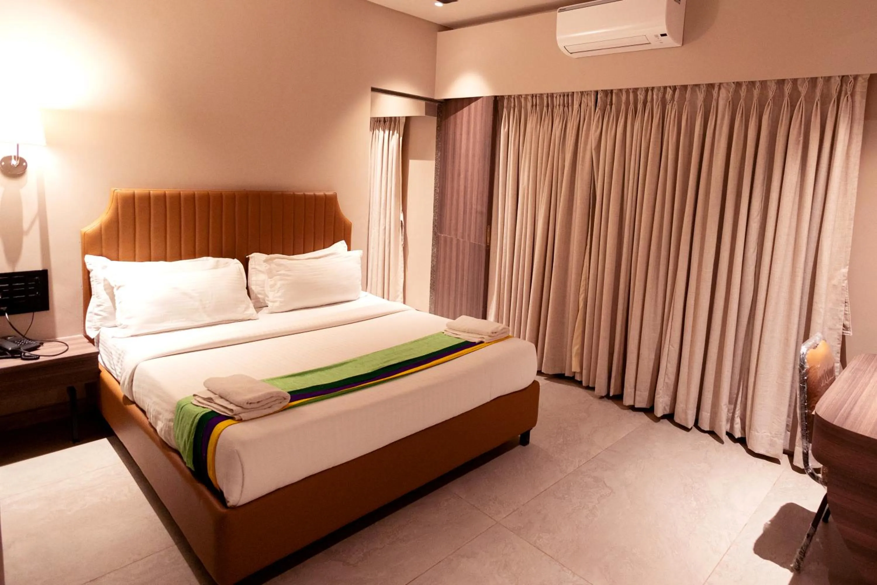 Bed in HOTEL GOLDEN TULIPZ