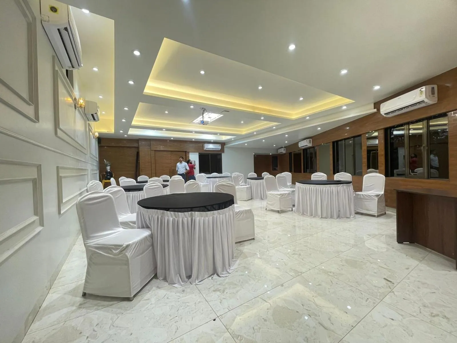 Banquet/Function facilities in HOTEL GOLDEN TULIPZ