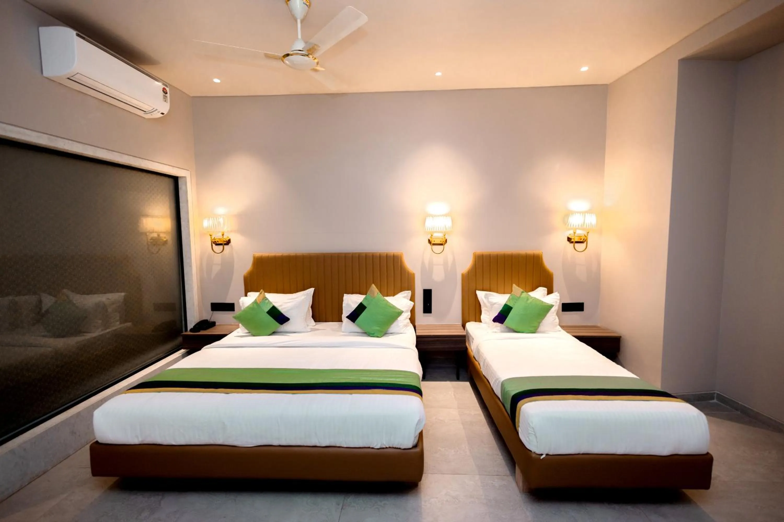 Bed in HOTEL GOLDEN TULIPZ