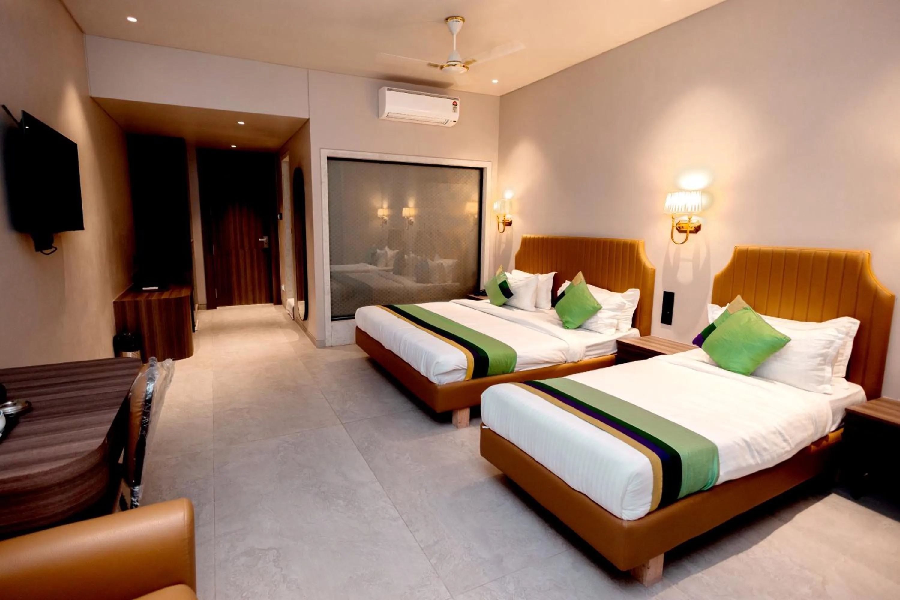 Bed in HOTEL GOLDEN TULIPZ