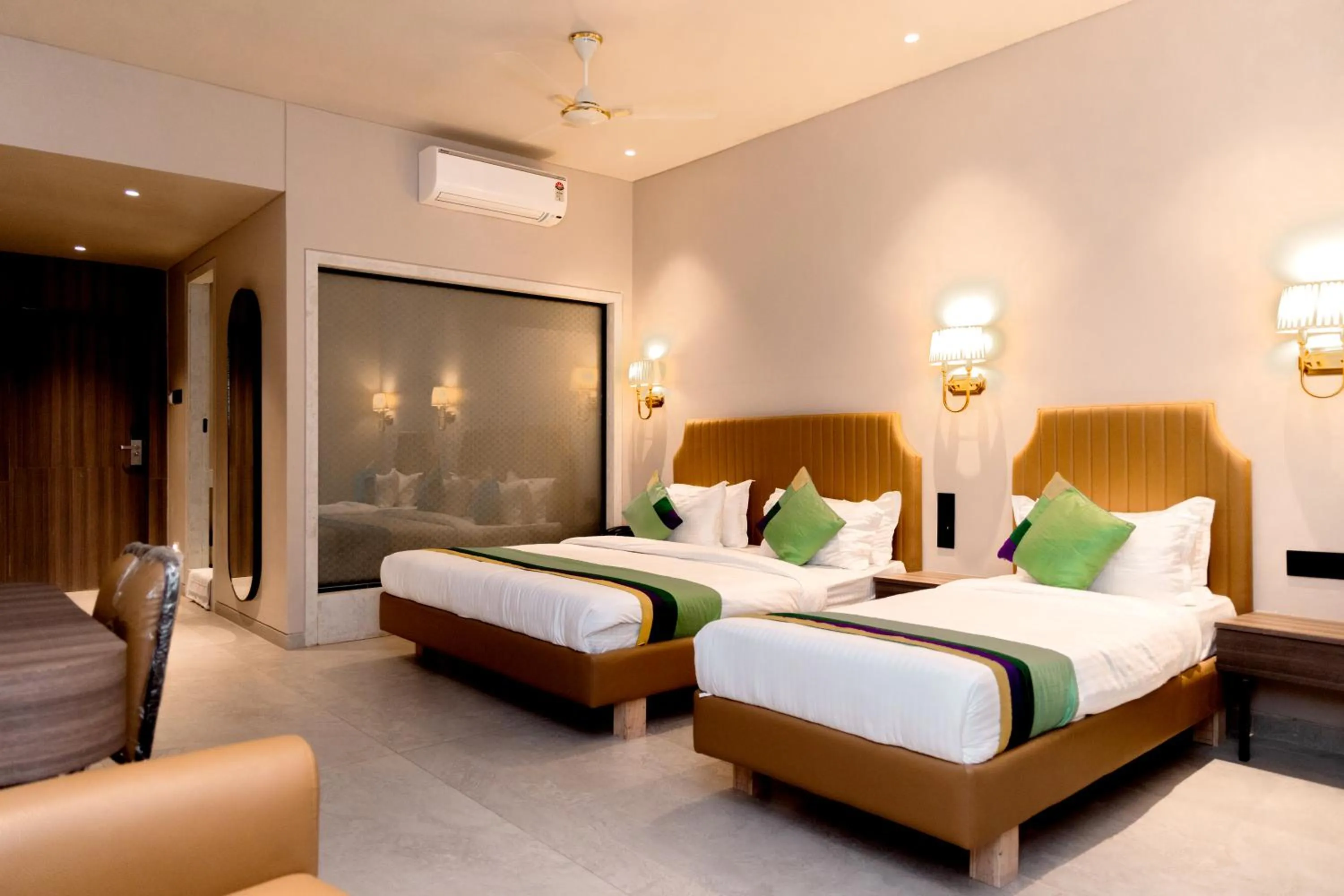 Bed in HOTEL GOLDEN TULIPZ