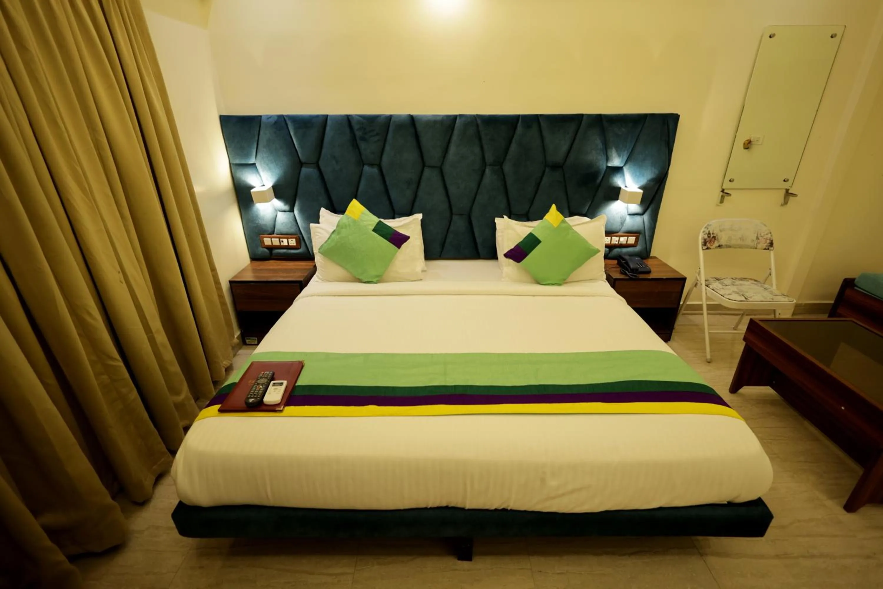 Bed in HOTEL GOLDEN TULIPZ