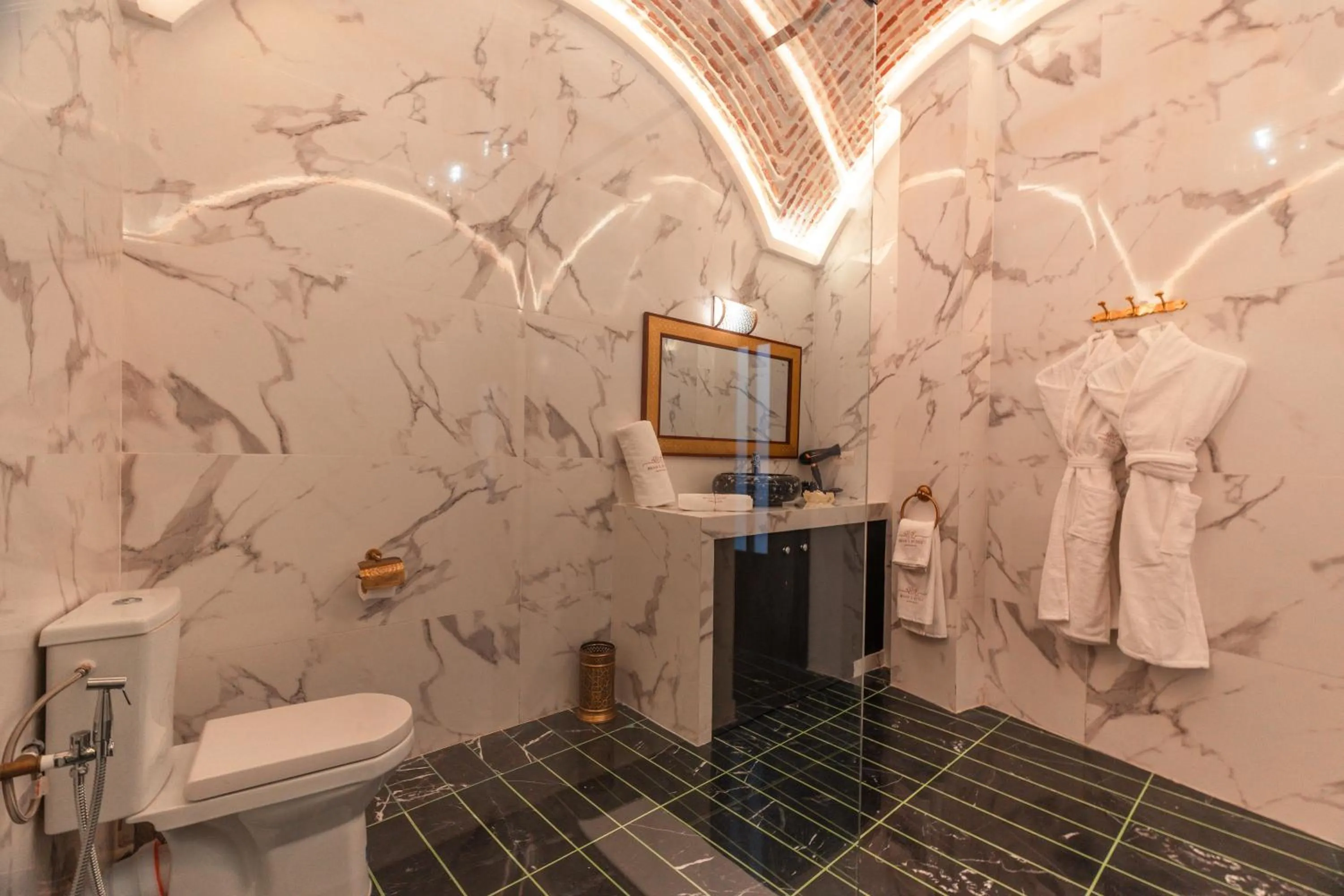 Shower in Riad L'ECOLE