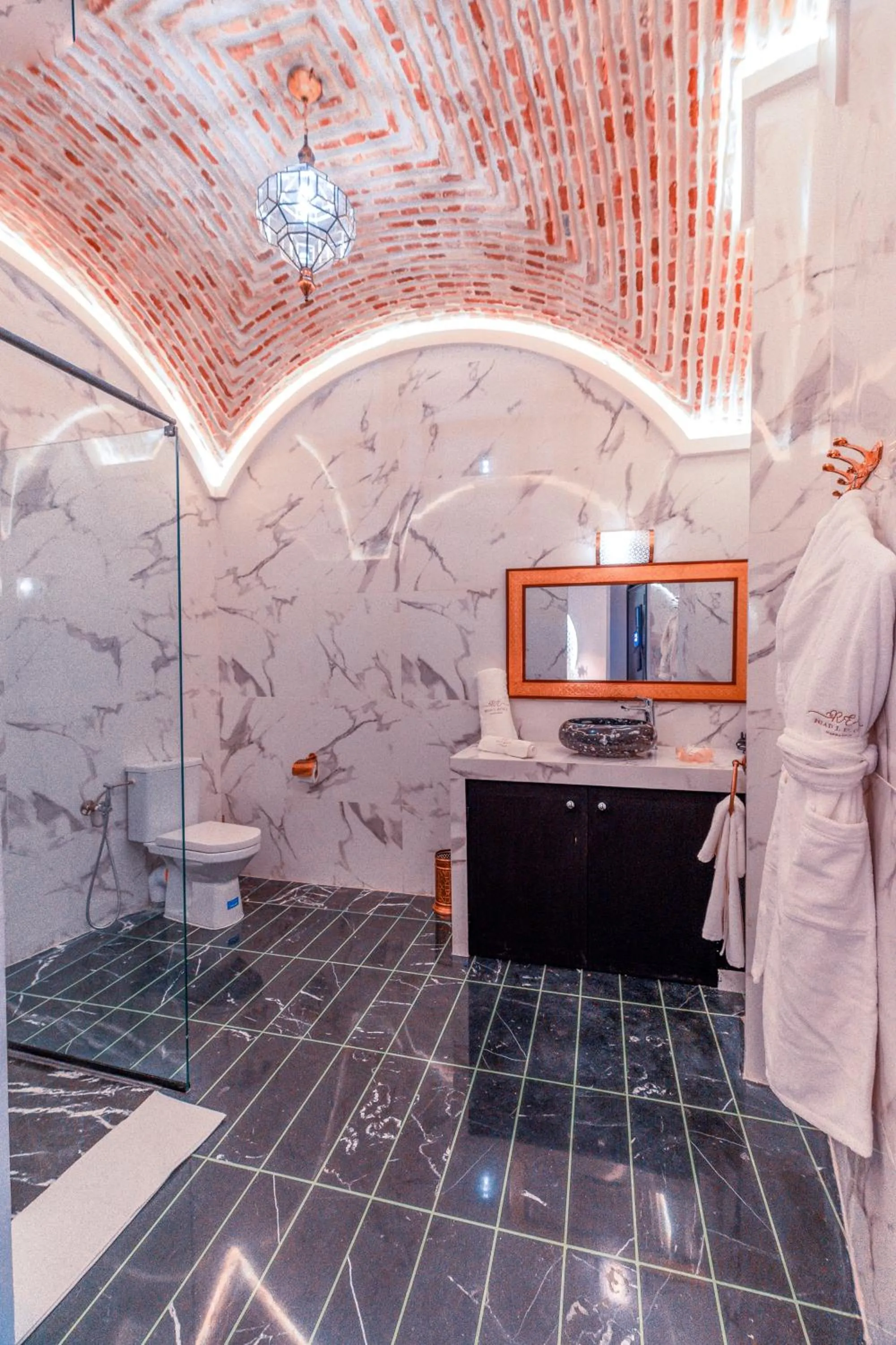 Shower in Riad L'ECOLE