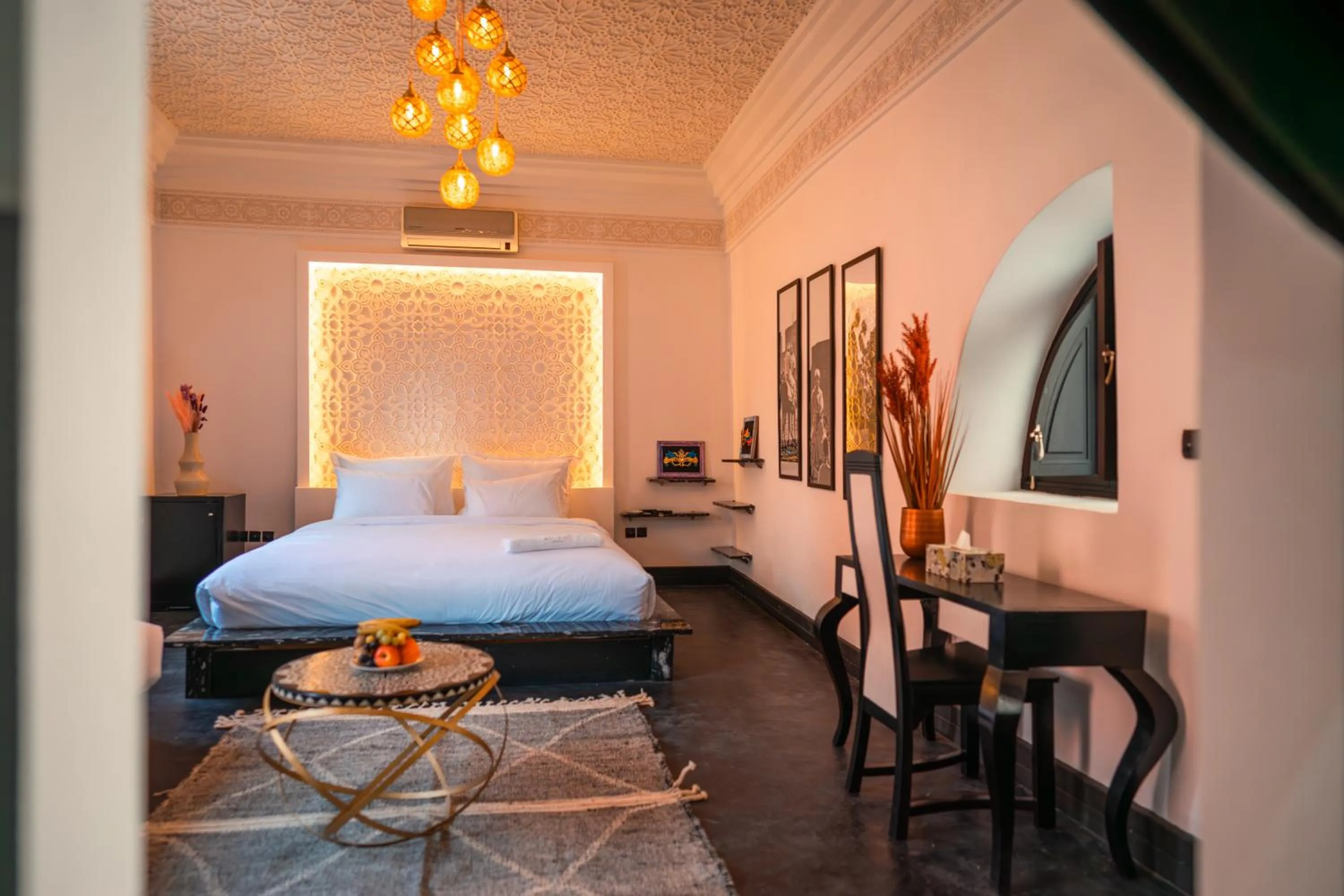 Bed in Riad L'ECOLE