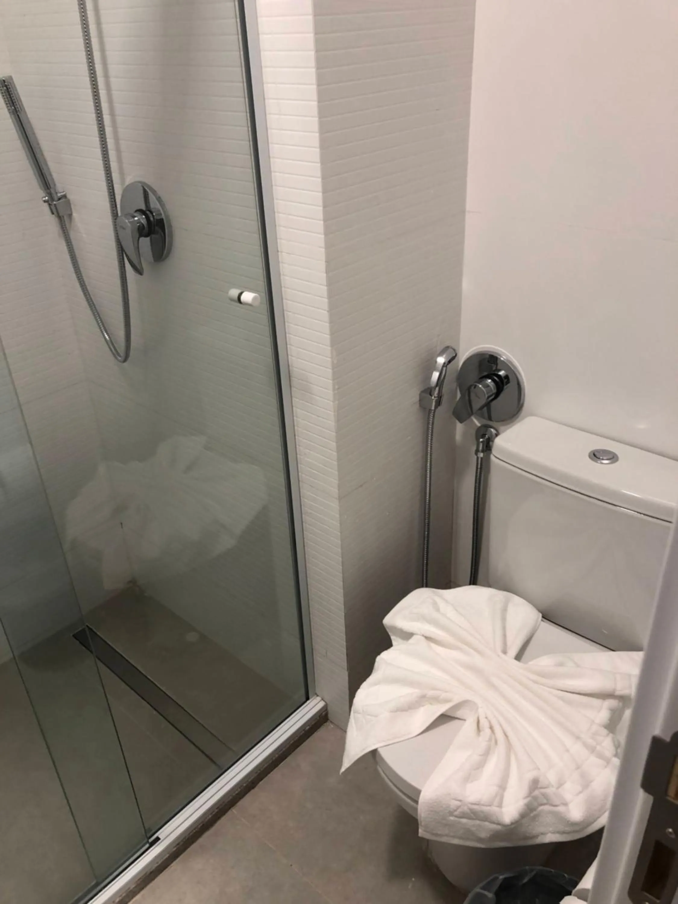 Shower in Quarto no Wanderlust Experience Hotel