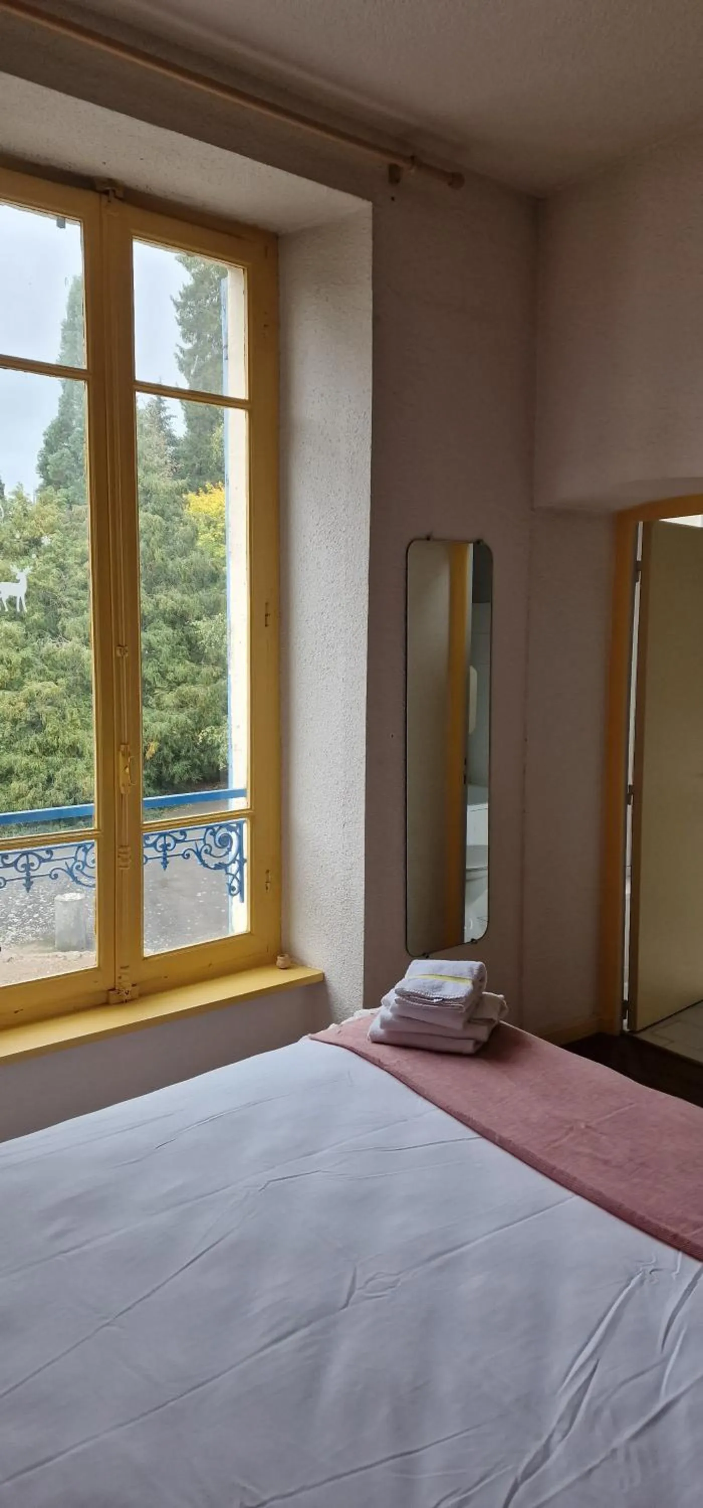 Photo of the whole room, Bed in Hotel ChezJeanne