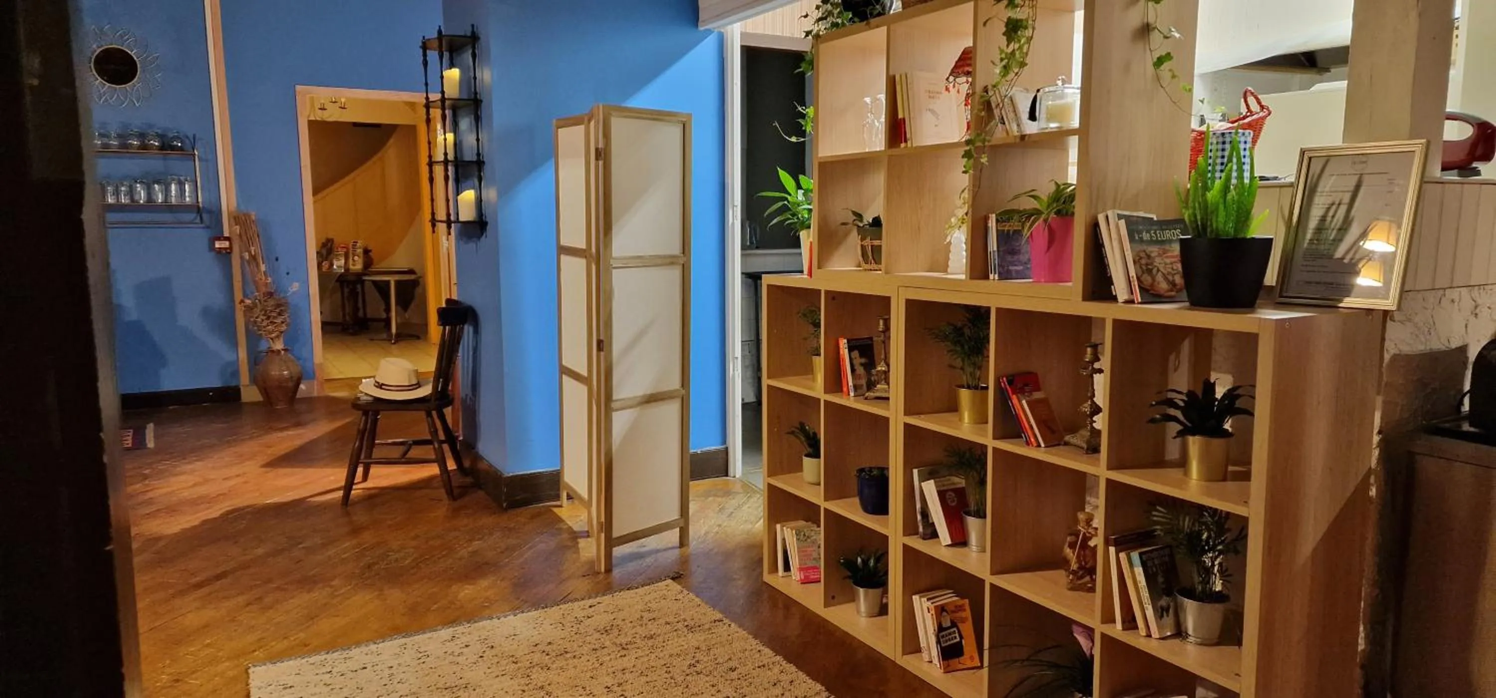 Library in Hotel ChezJeanne