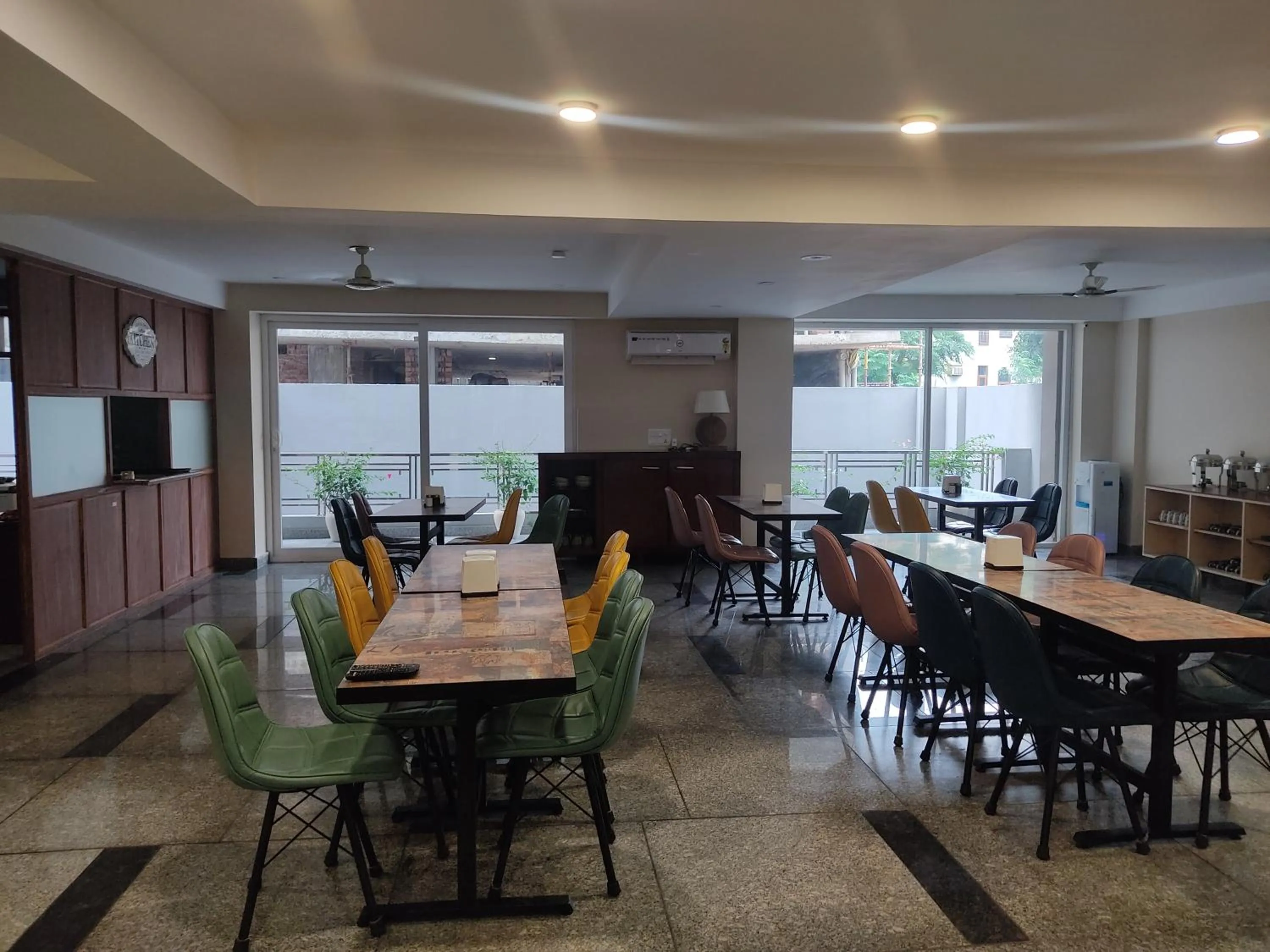 Restaurant/places to eat in Perch Arbor Cyber City