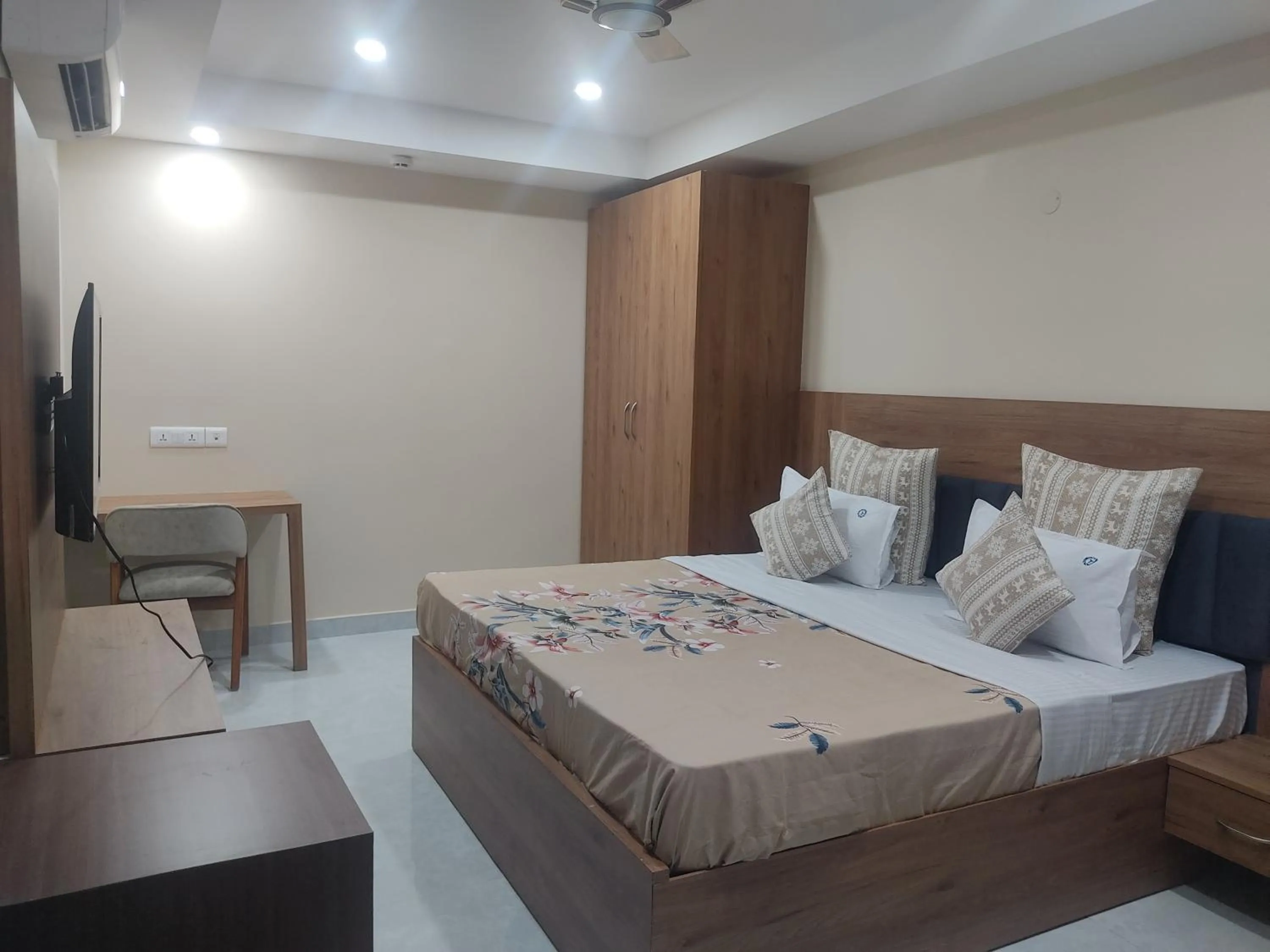 Bedroom, Bed in Perch Arbor Cyber City