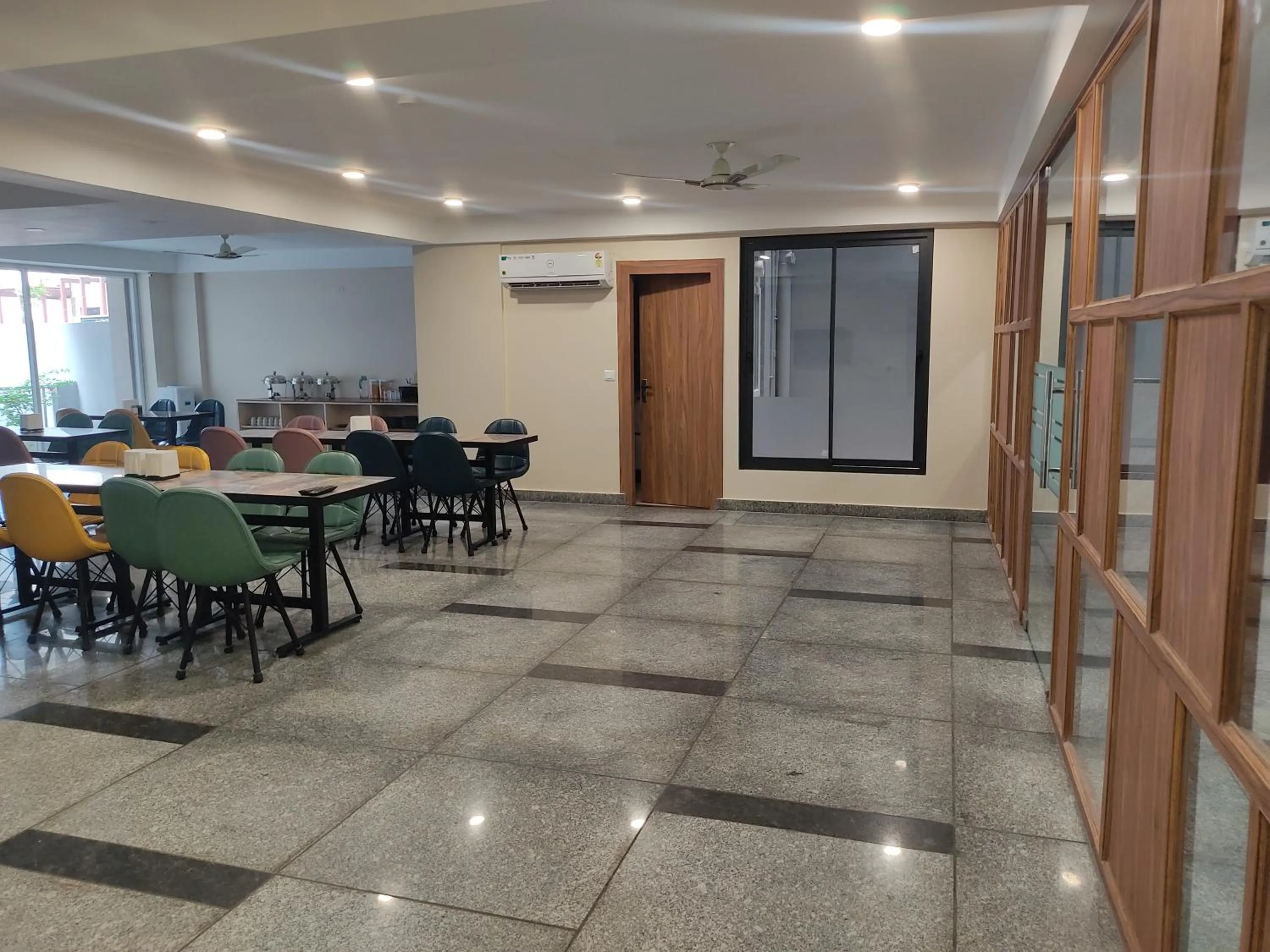 Restaurant/places to eat in Perch Arbor Cyber City