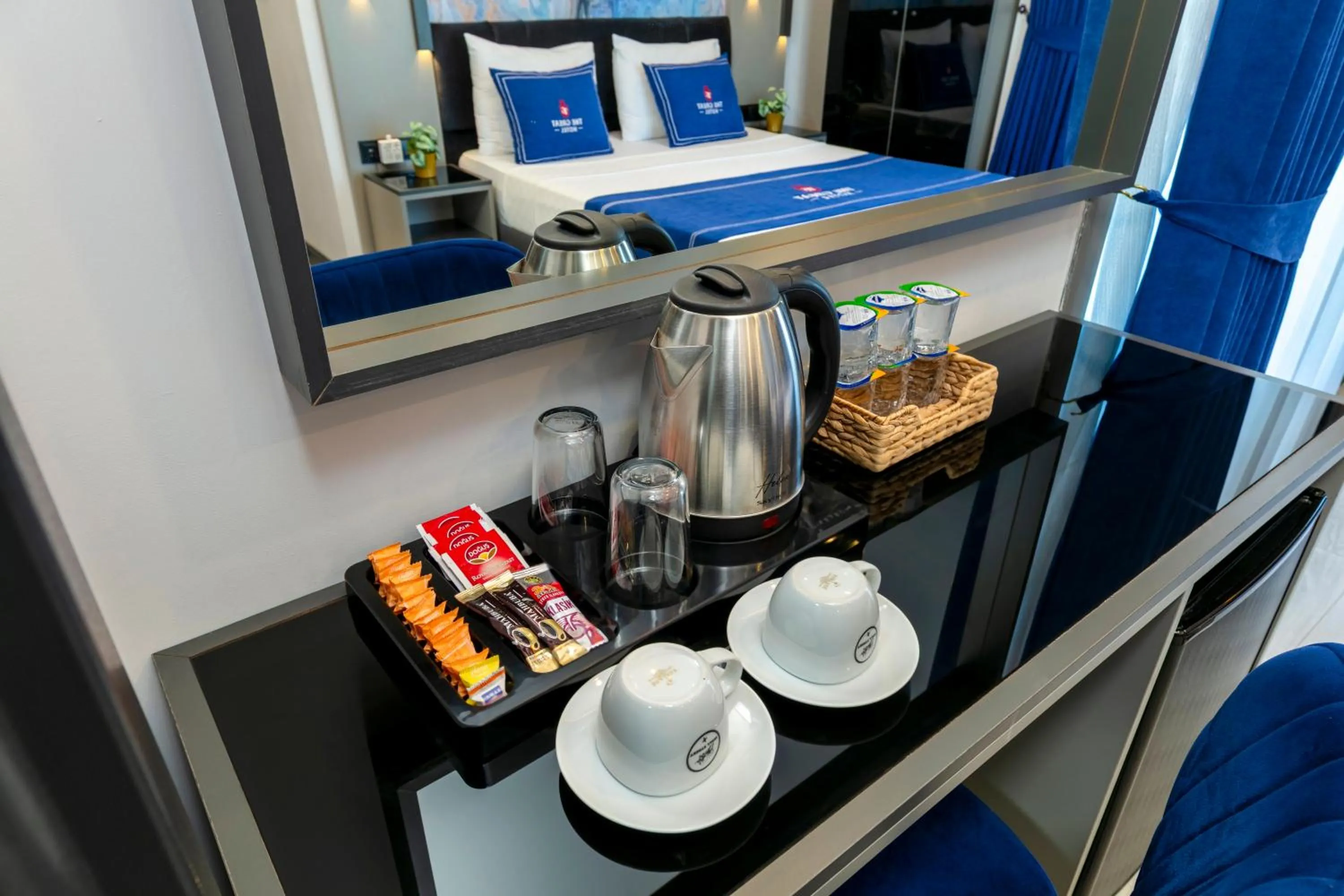 Coffee/tea facilities, Bed in The Great Airport Hotel & Restaurant