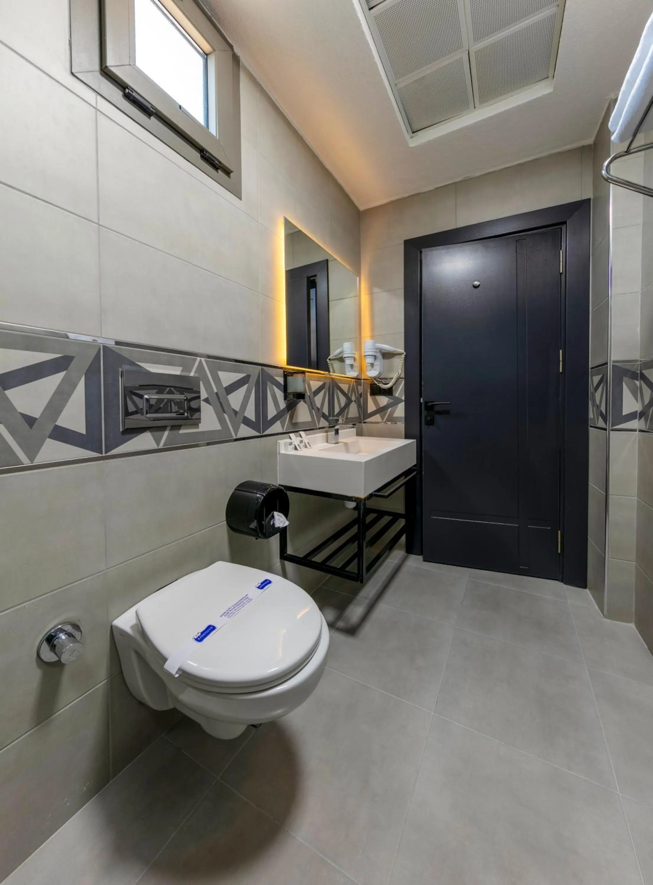 Bathroom in The Great Airport Hotel & Restaurant