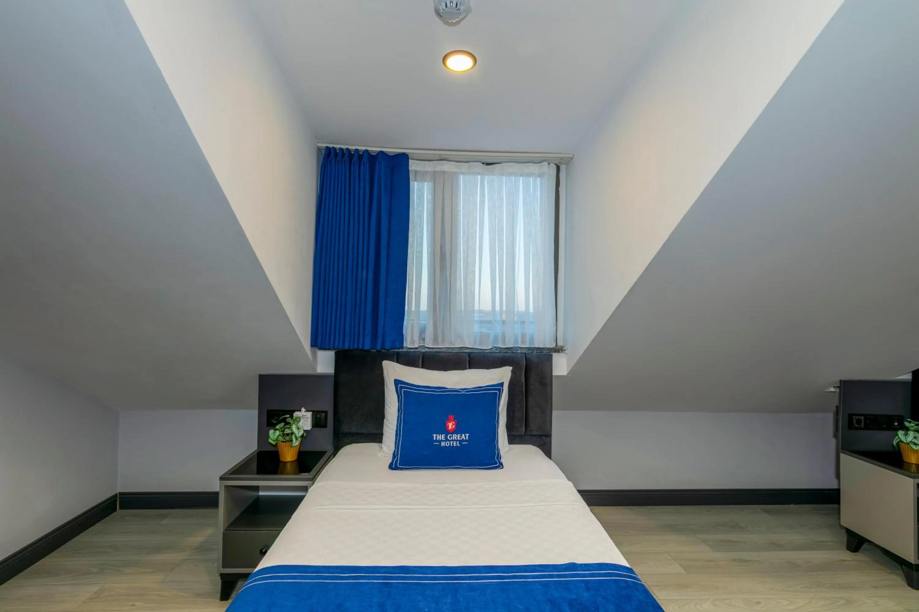 Bed in The Great Airport Hotel & Restaurant