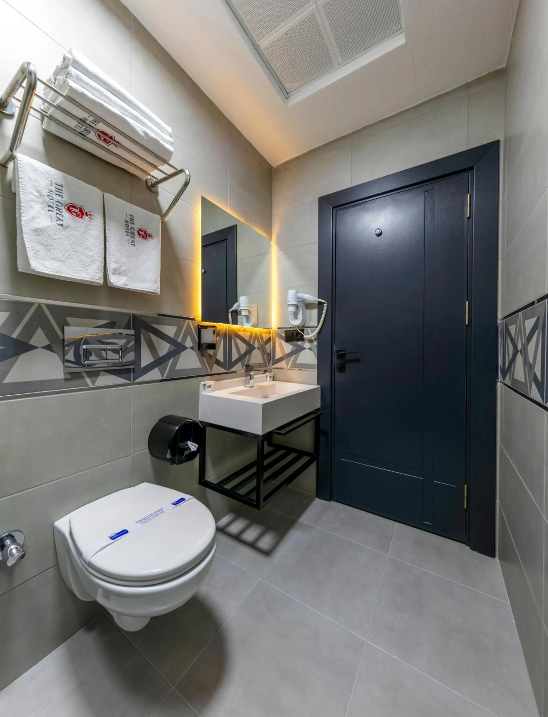 Toilet in The Great Airport Hotel & Restaurant