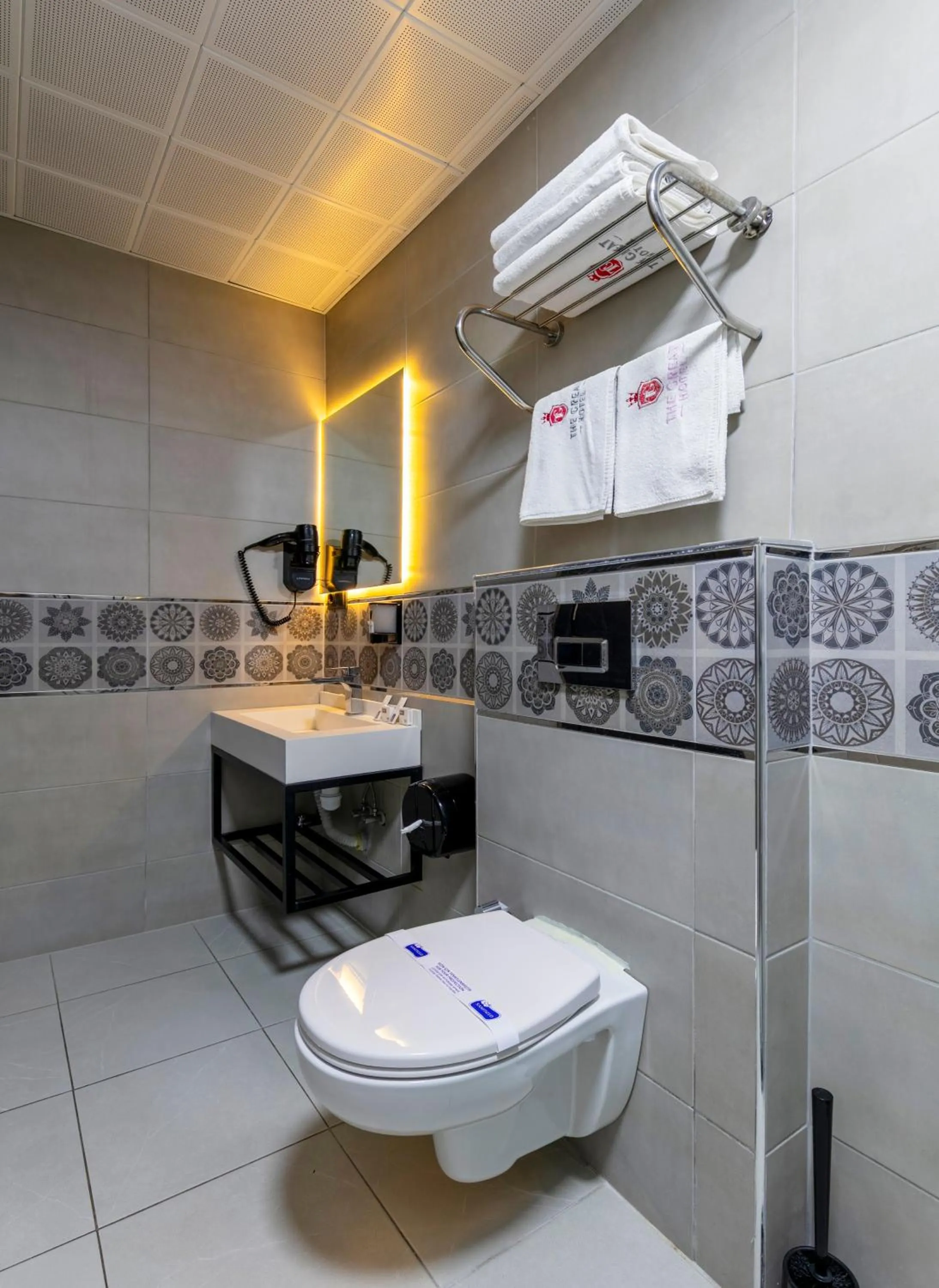 Toilet in The Great Airport Hotel & Restaurant