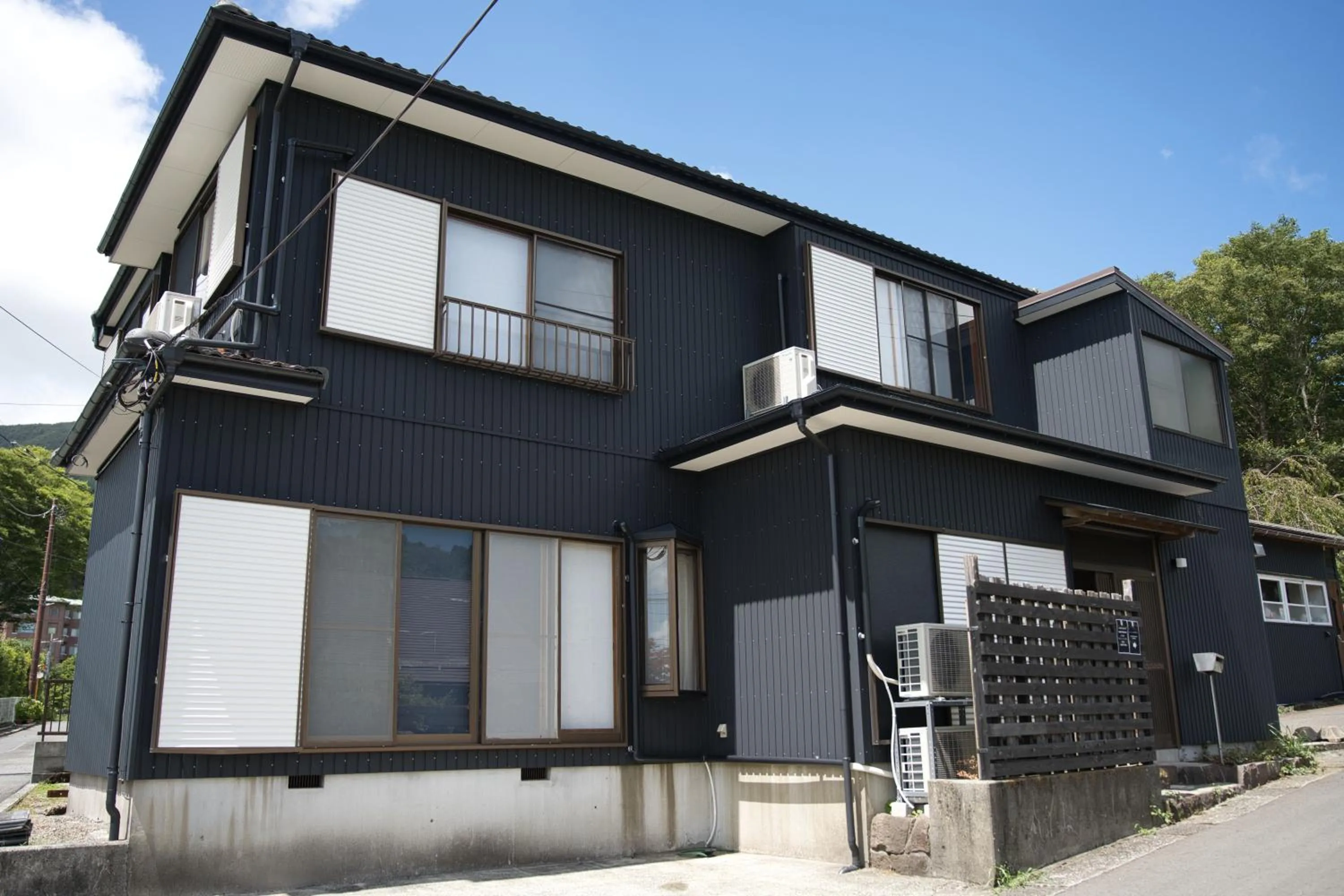 Property building in root hakone