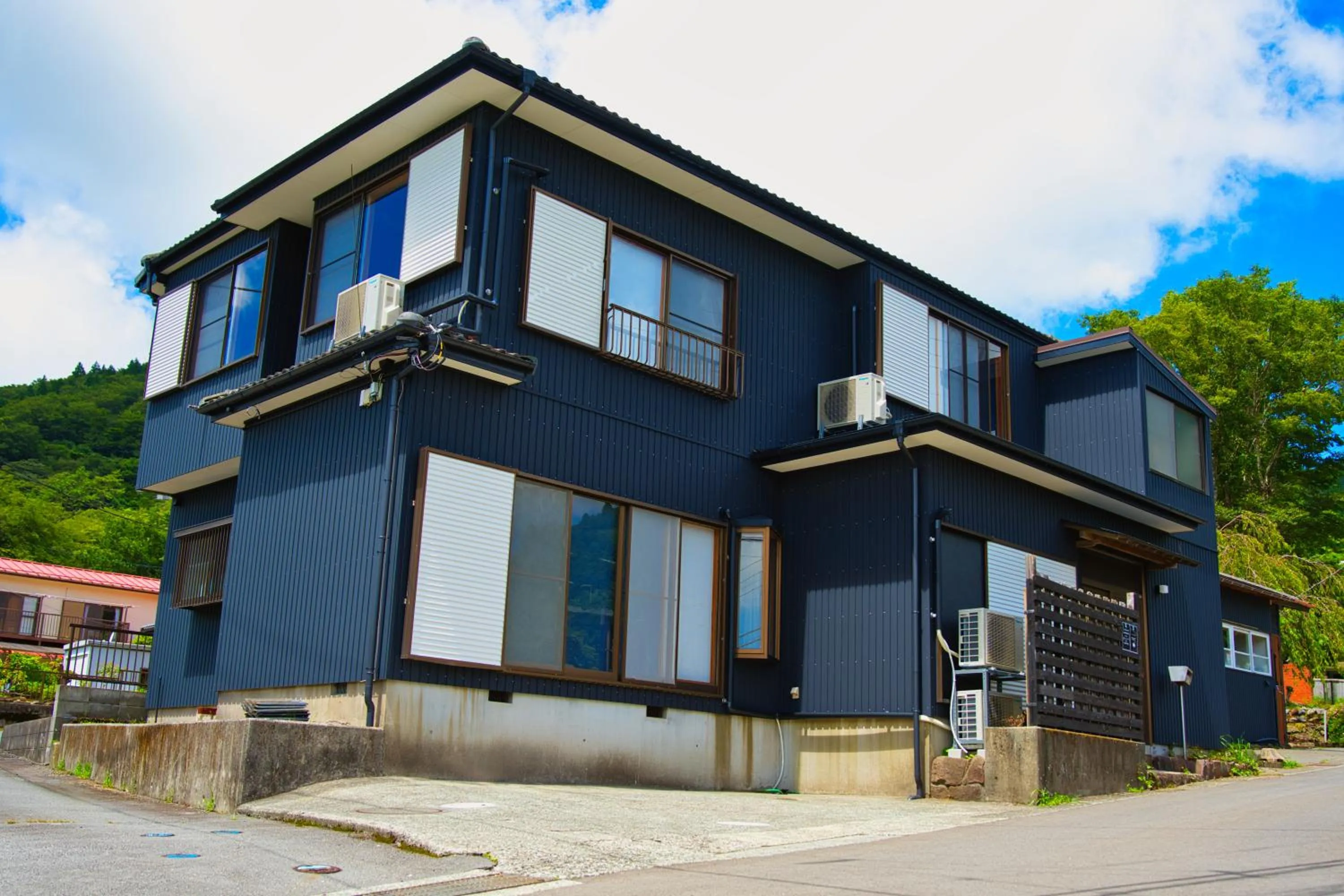 Property building in root hakone