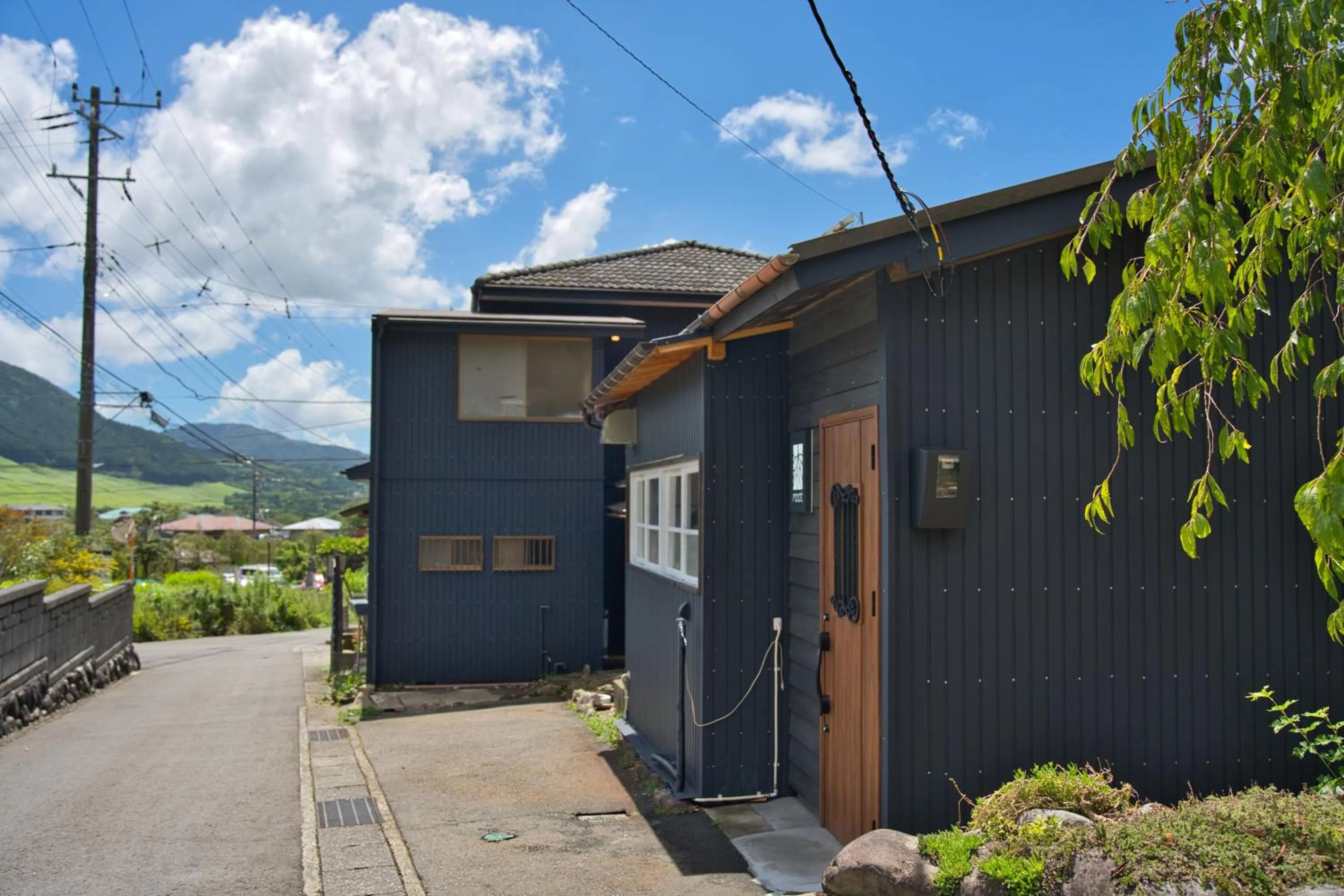 Property building in root hakone
