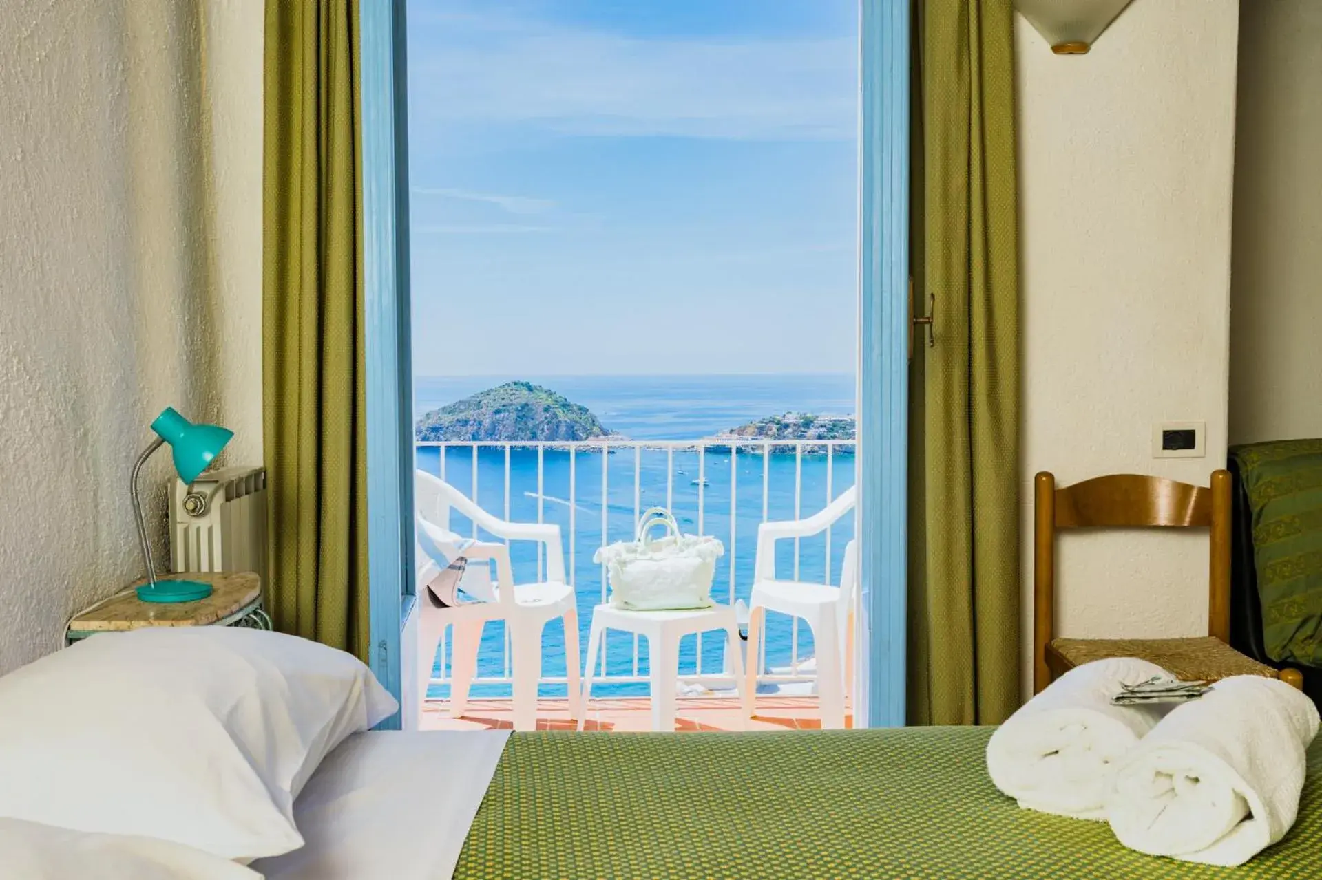 Triple Room with Sea View in Hotel Sunset Green Triple Room with Sea View in Hotel Sunset Green