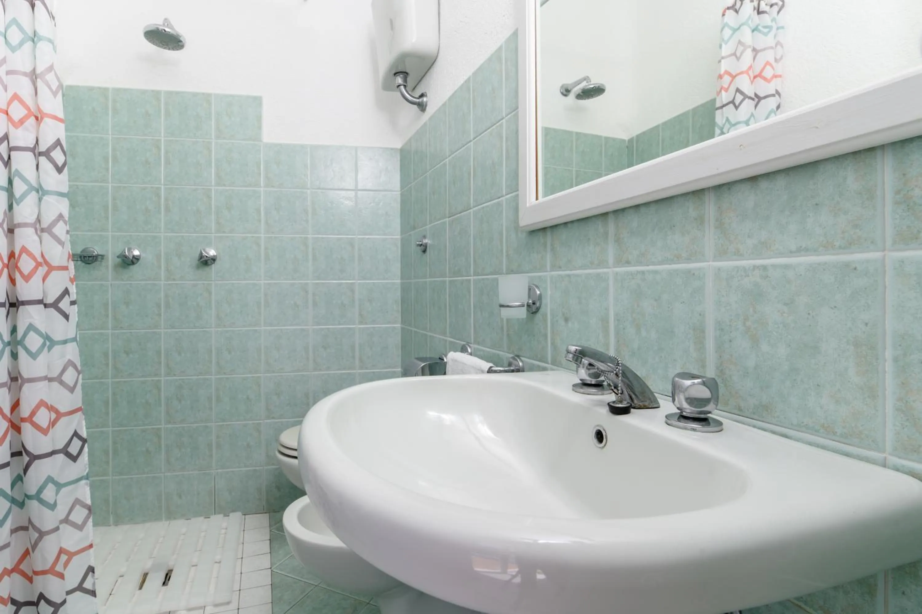 Shower in Hotel Sunset Green