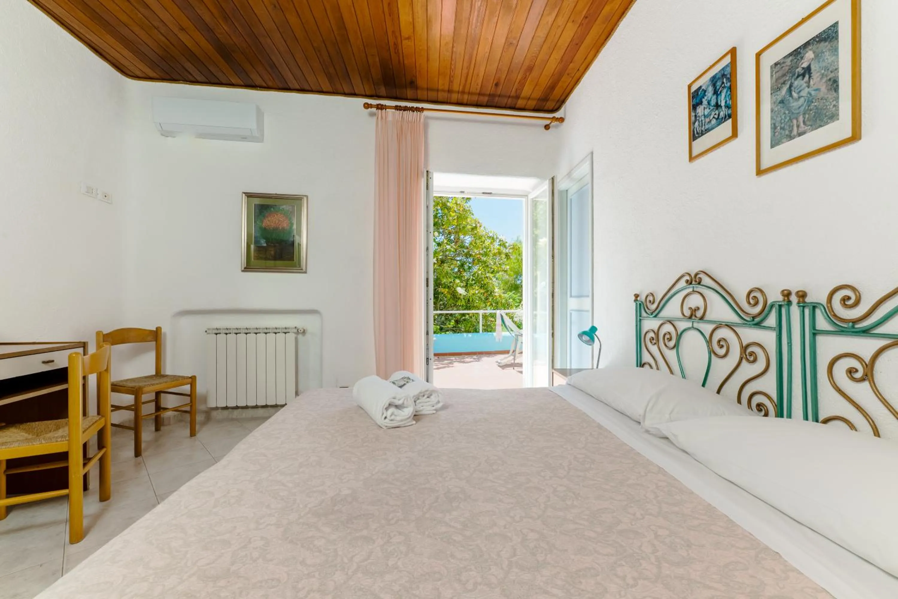 Bed in Hotel Sunset Green